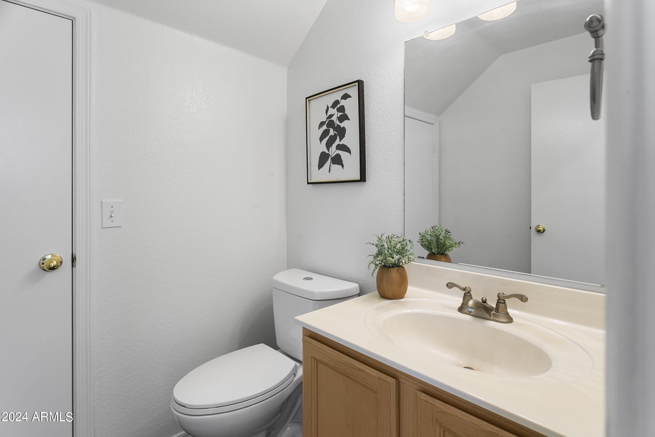 5461 W WHITTEN Street