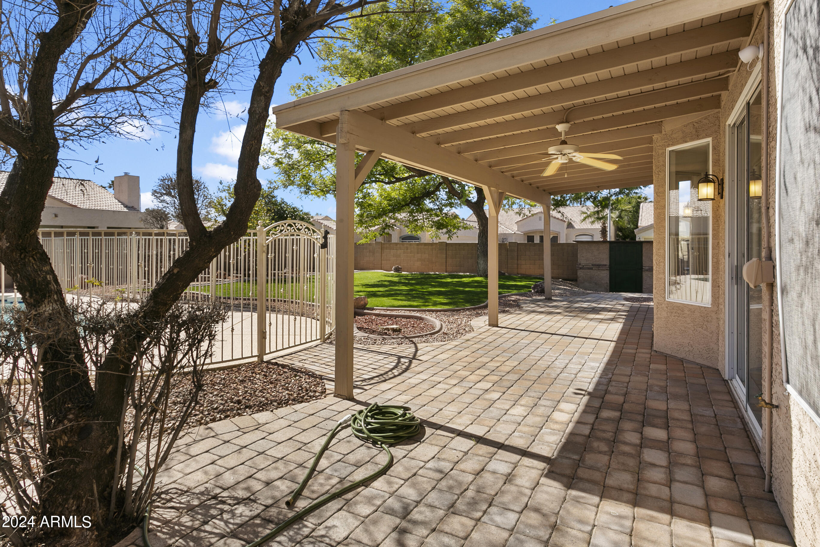 5461 W WHITTEN Street