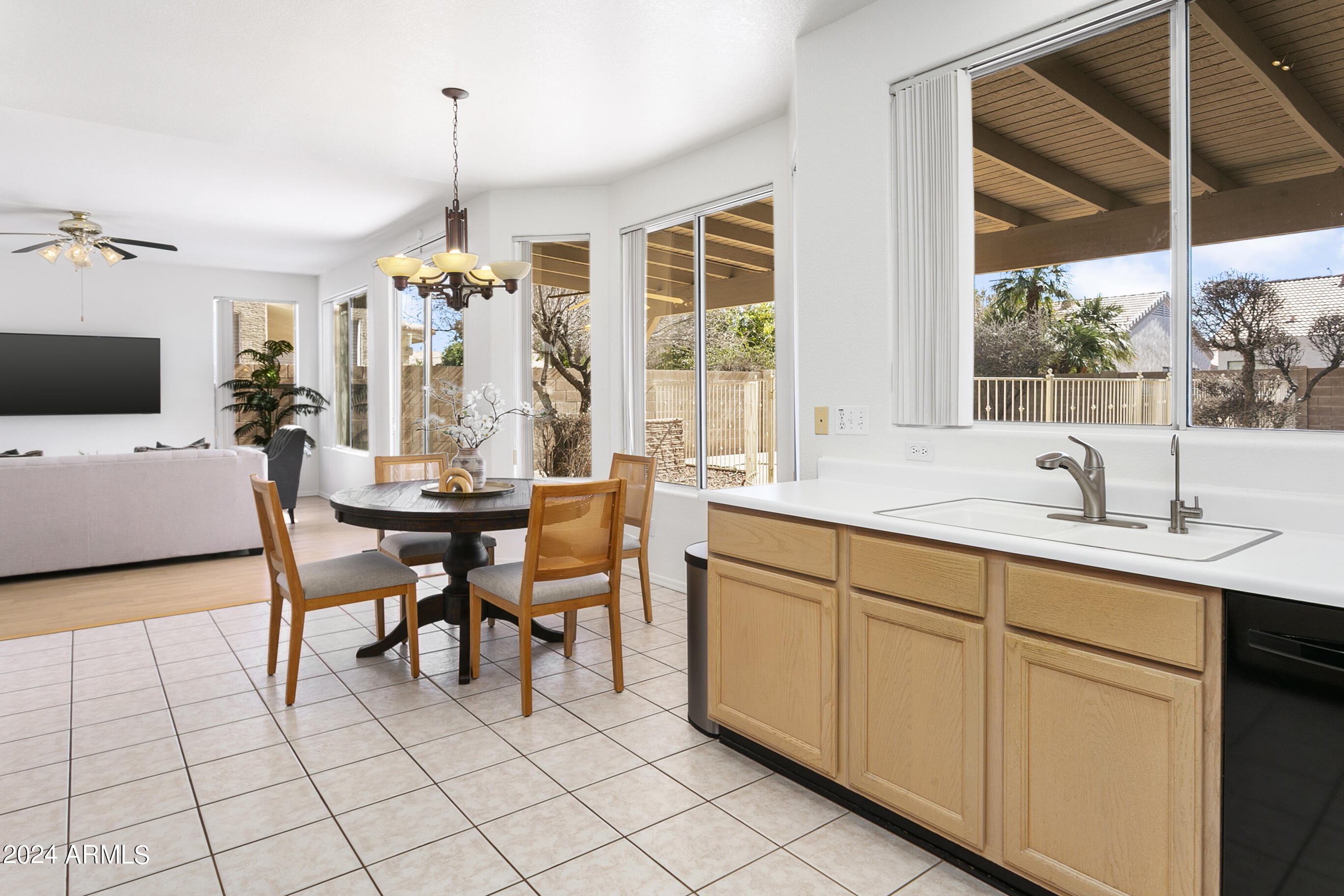 5461 W WHITTEN Street