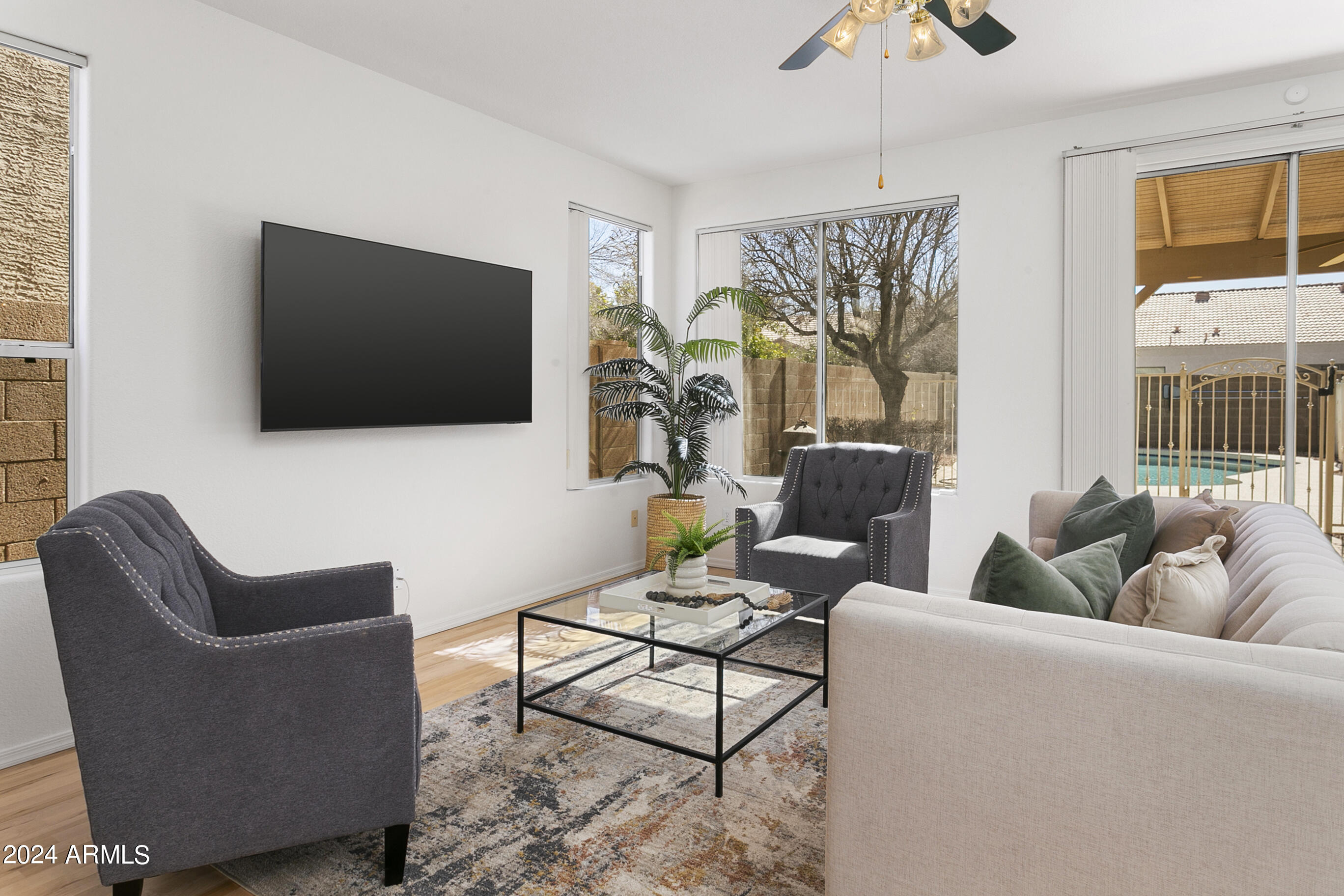 5461 W WHITTEN Street