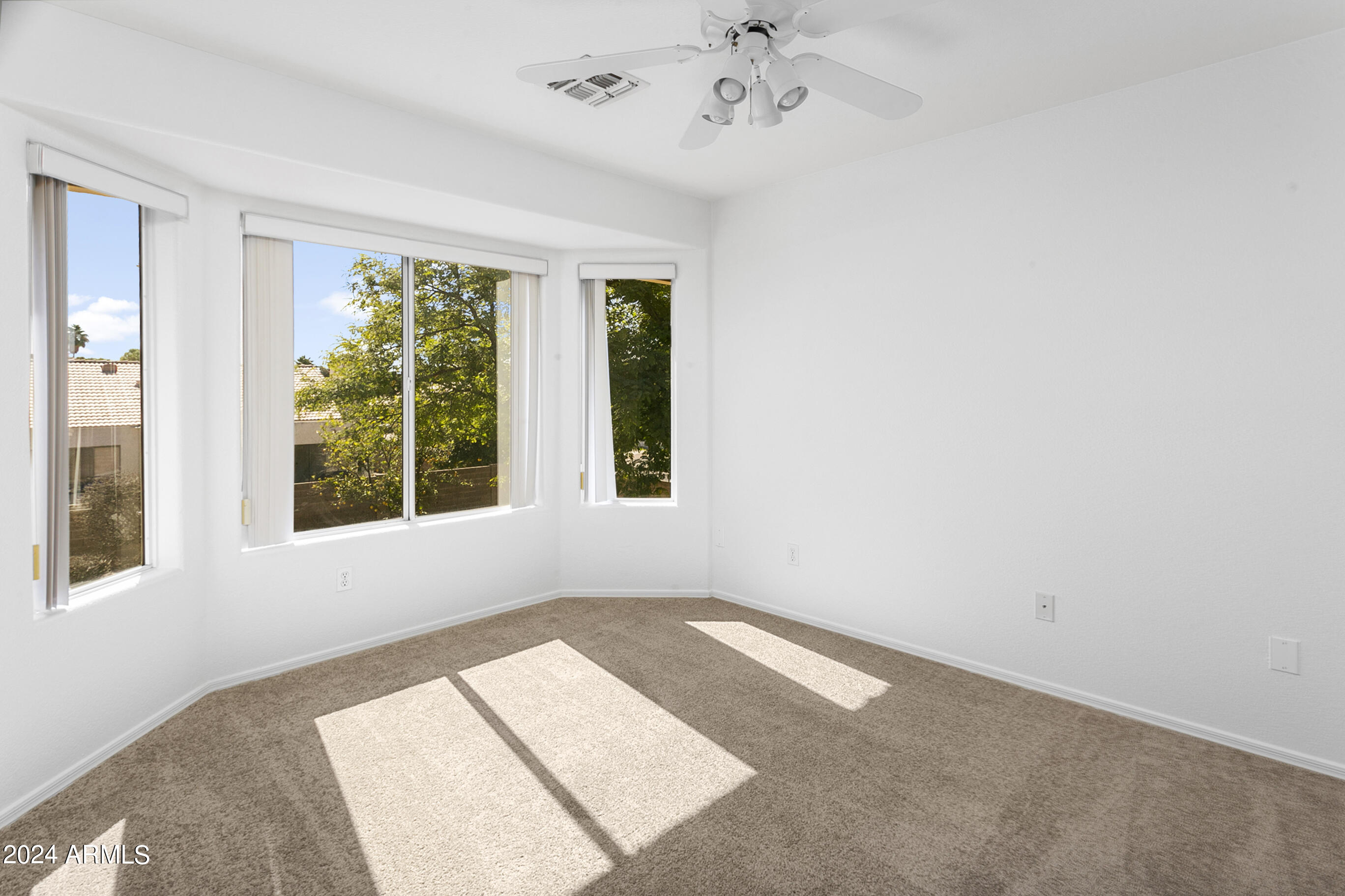 5461 W WHITTEN Street