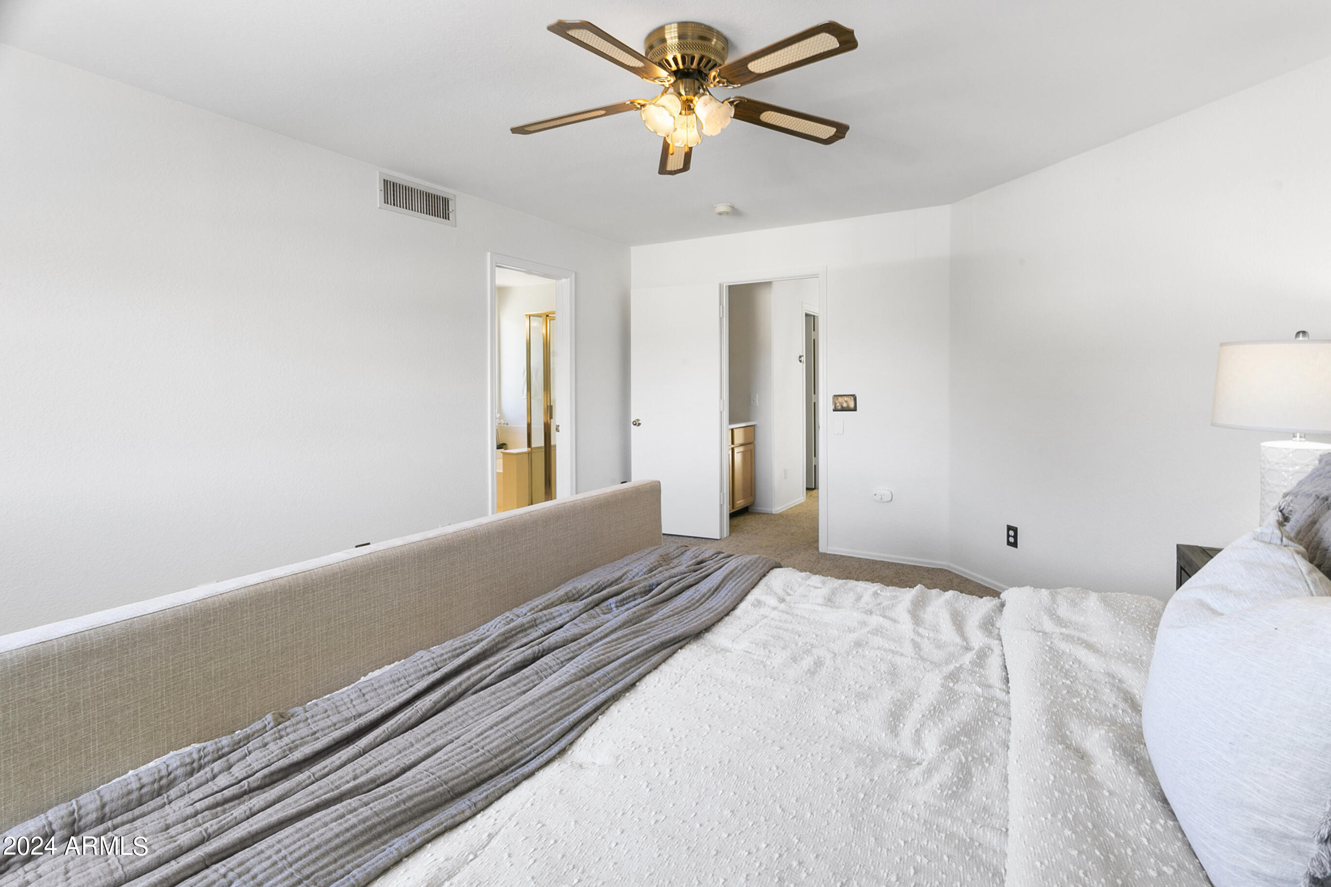 5461 W WHITTEN Street