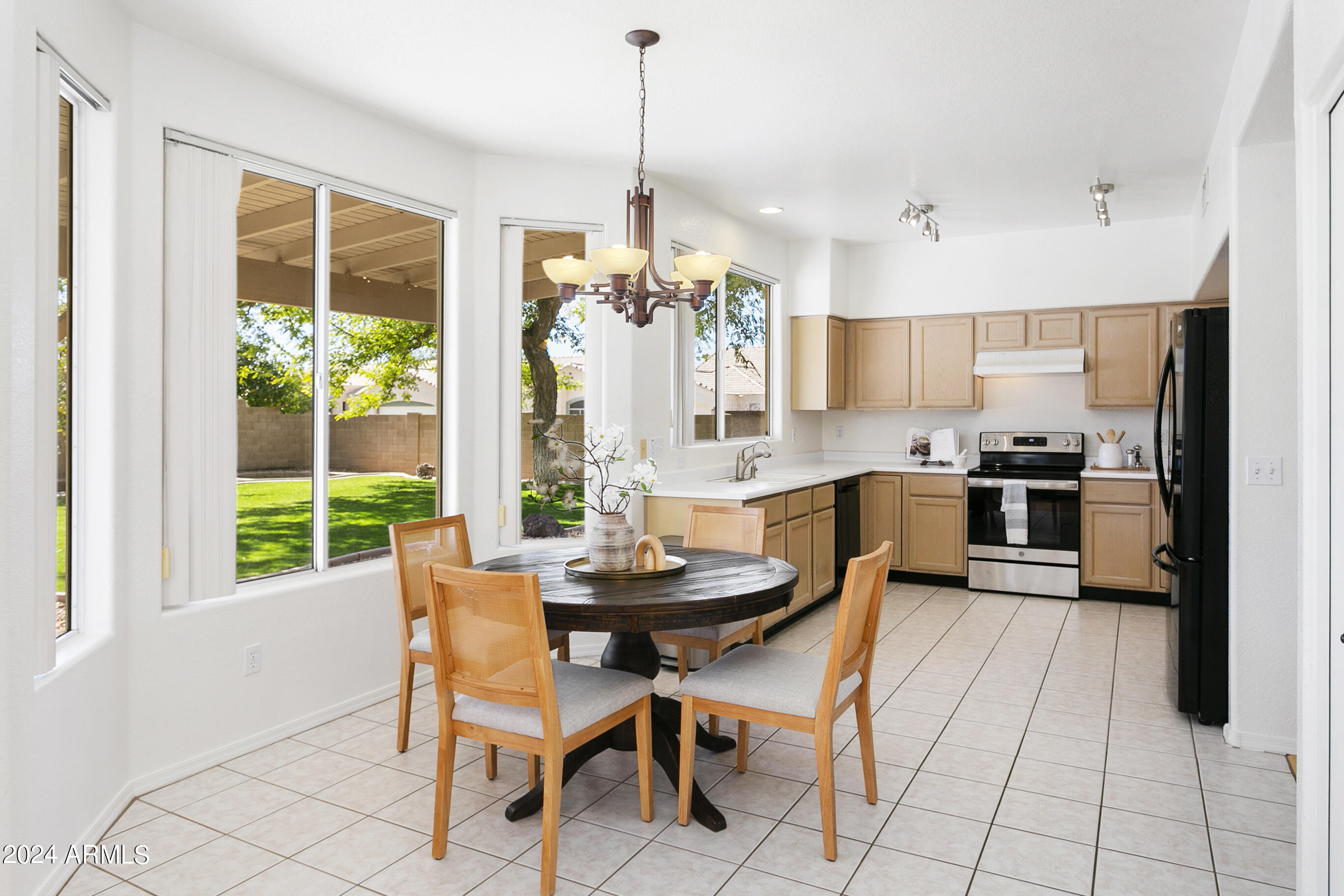 5461 W WHITTEN Street