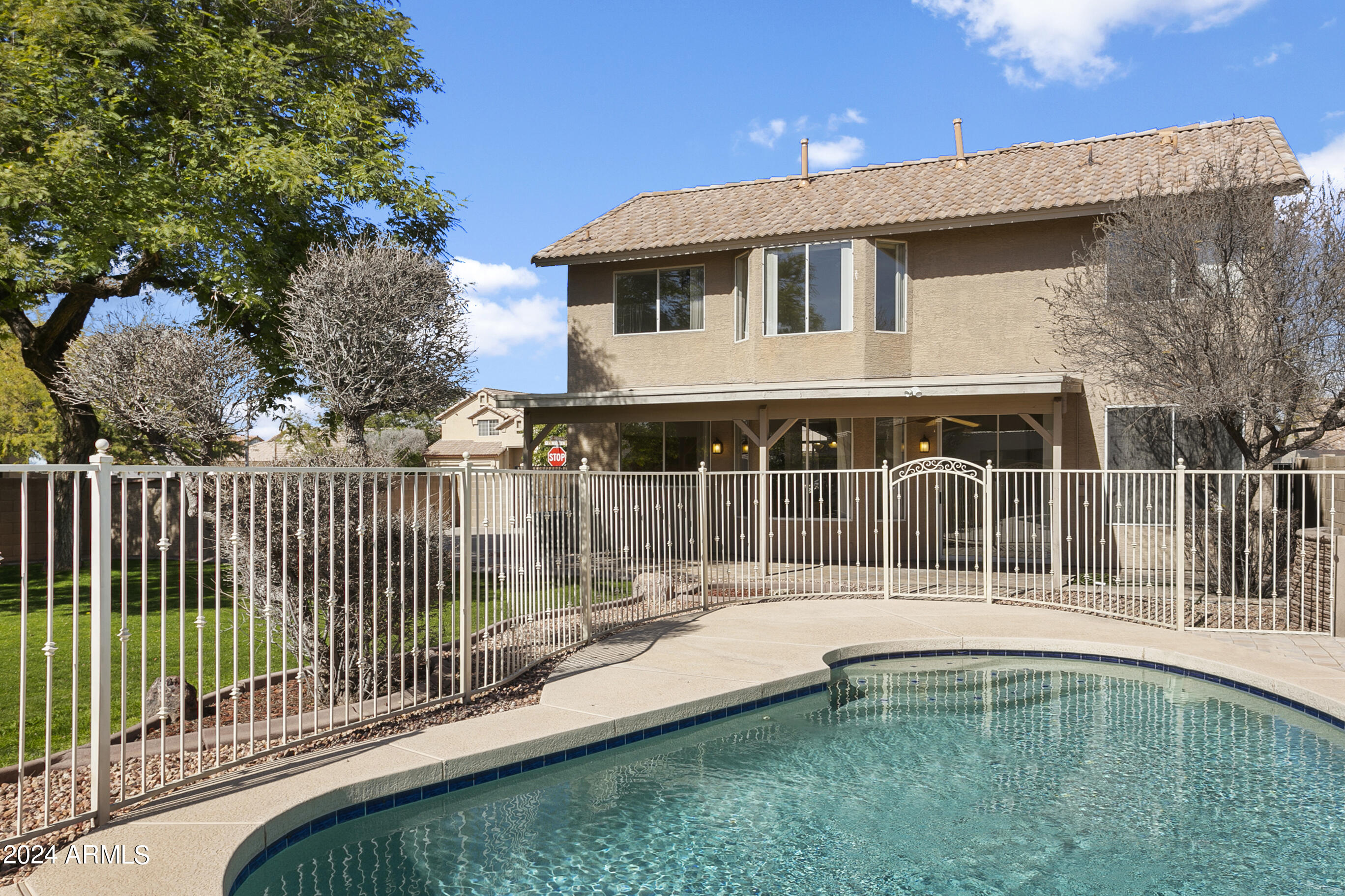 5461 W WHITTEN Street