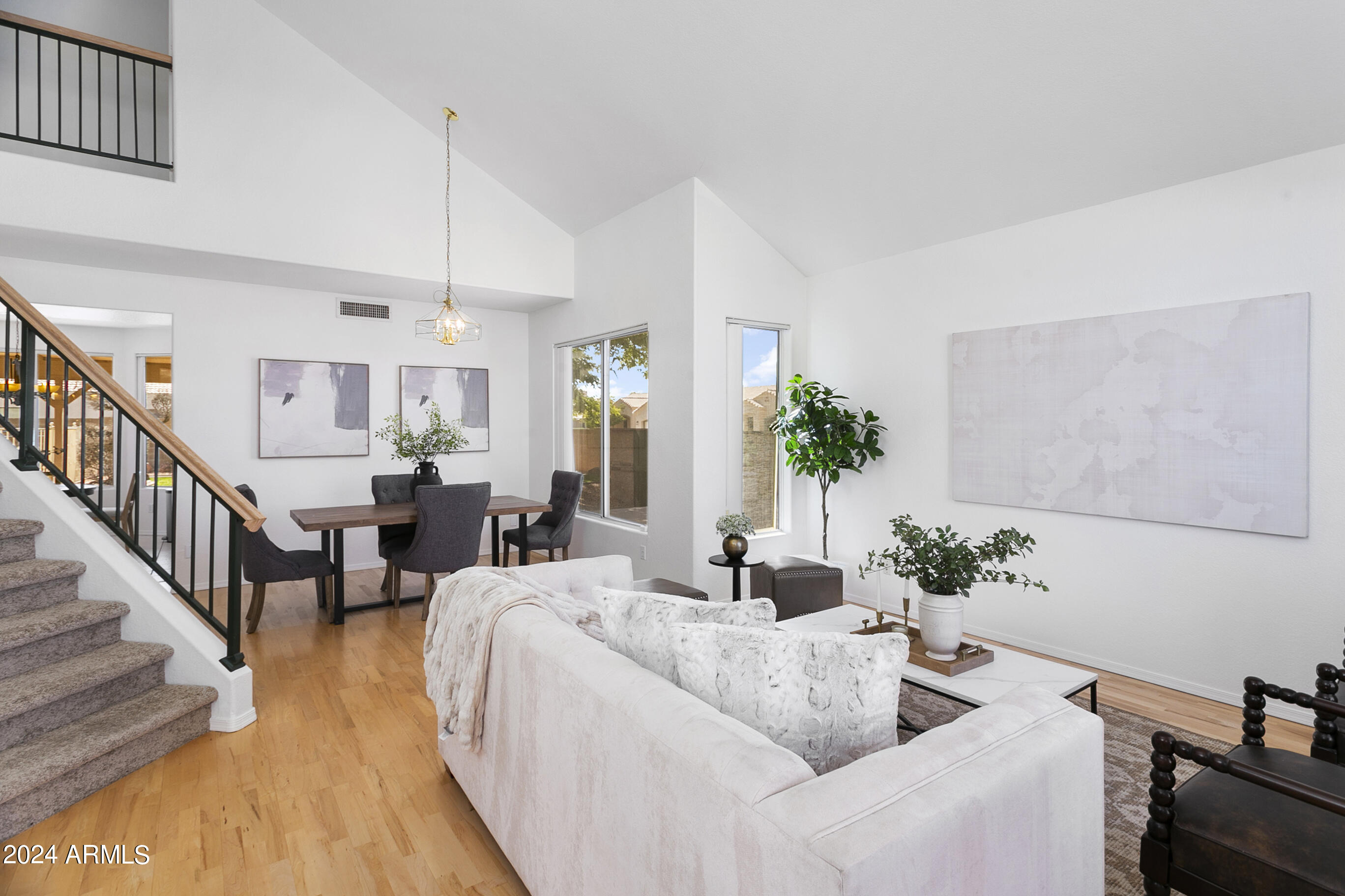 5461 W WHITTEN Street