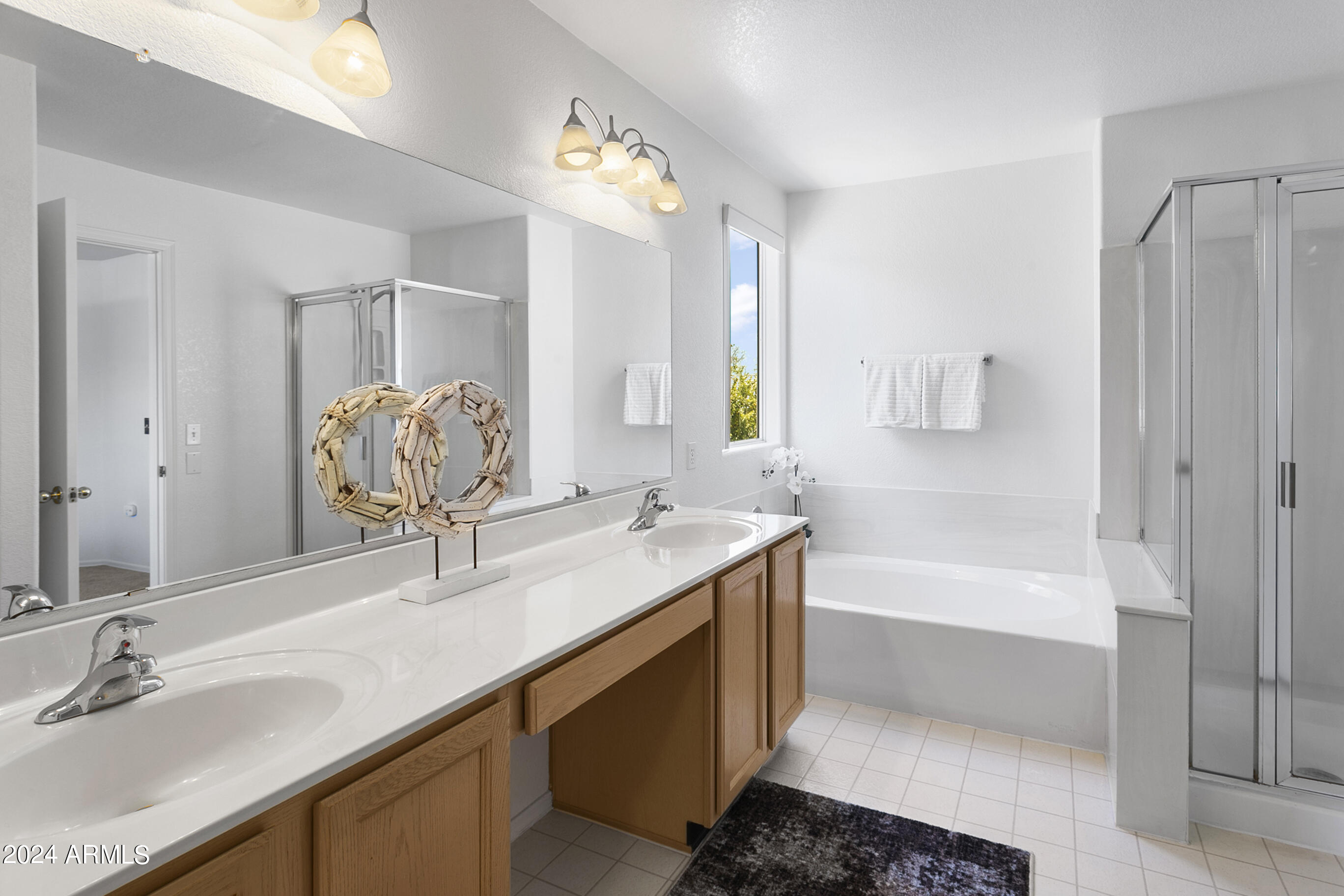 5461 W WHITTEN Street