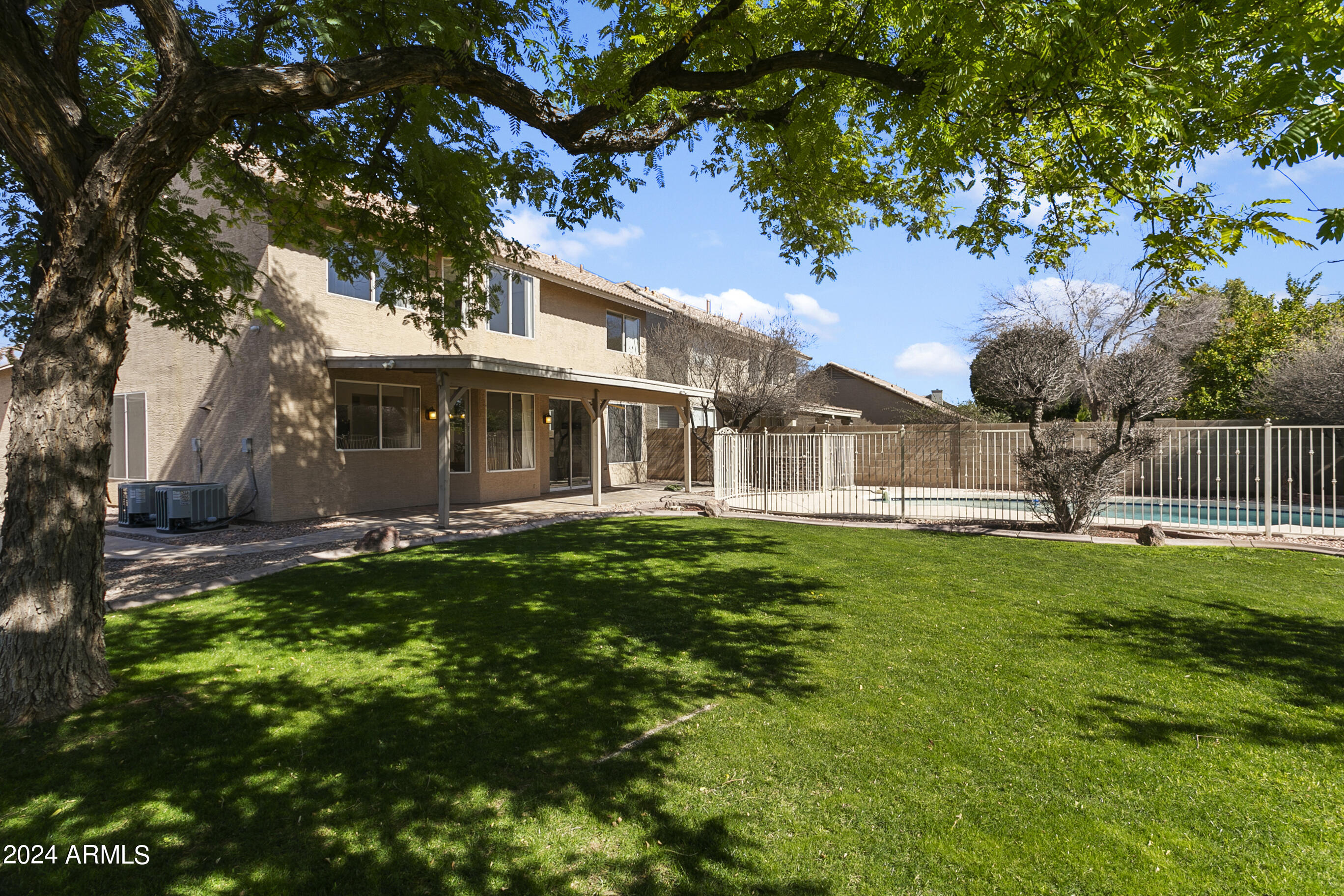 5461 W WHITTEN Street