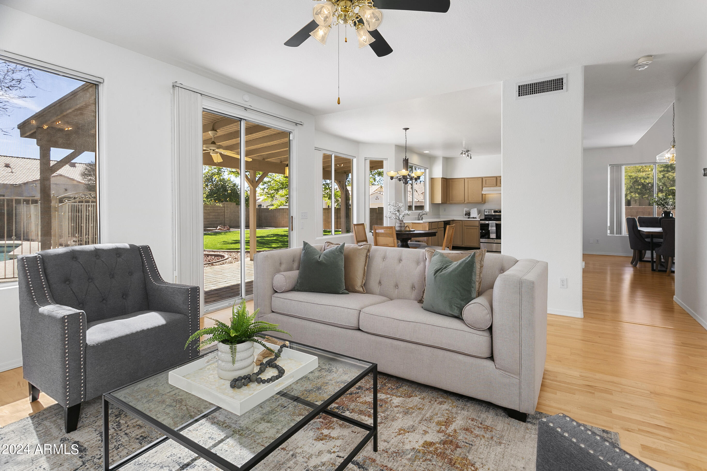 5461 W WHITTEN Street