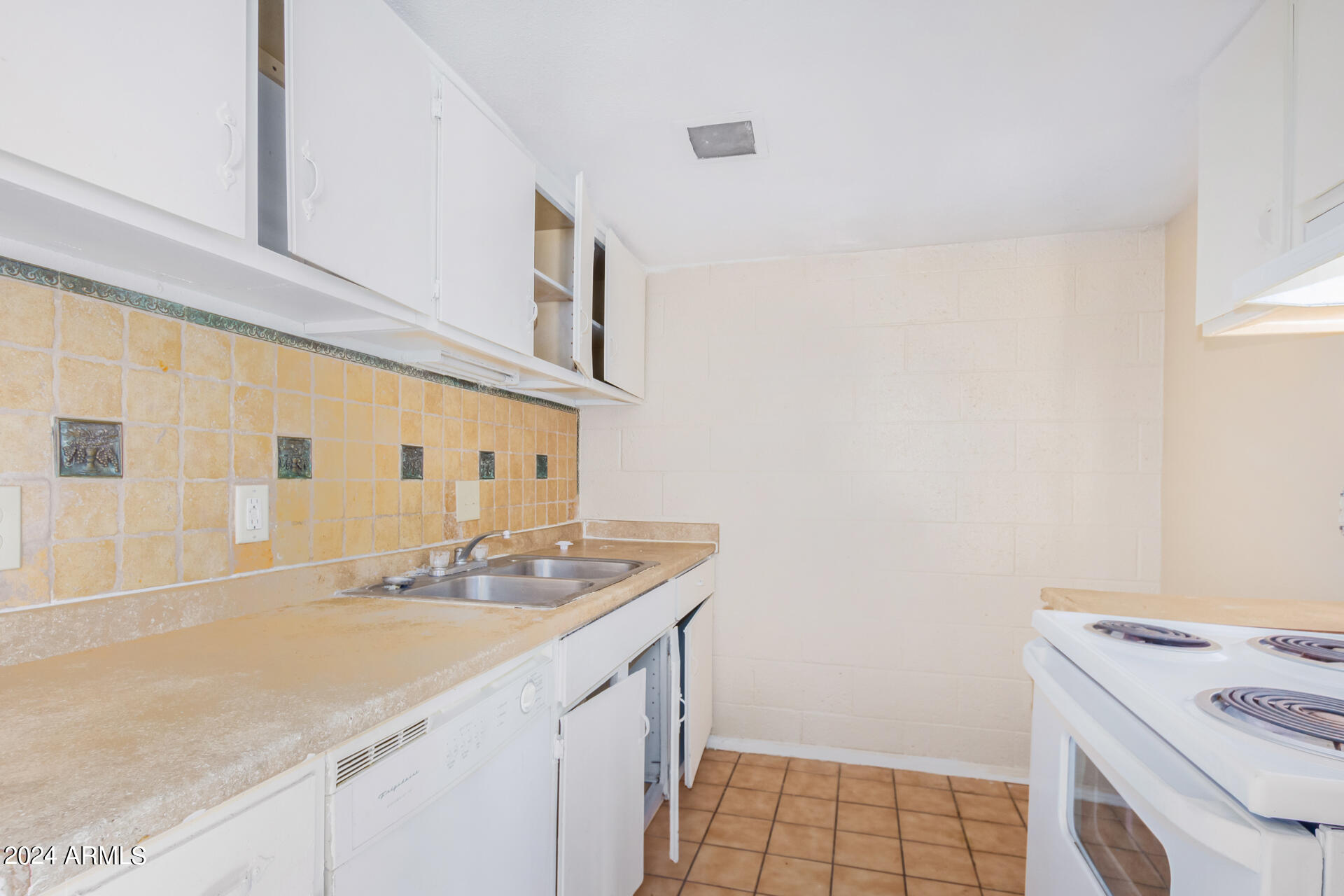 3223 W ROYAL PALM Road
