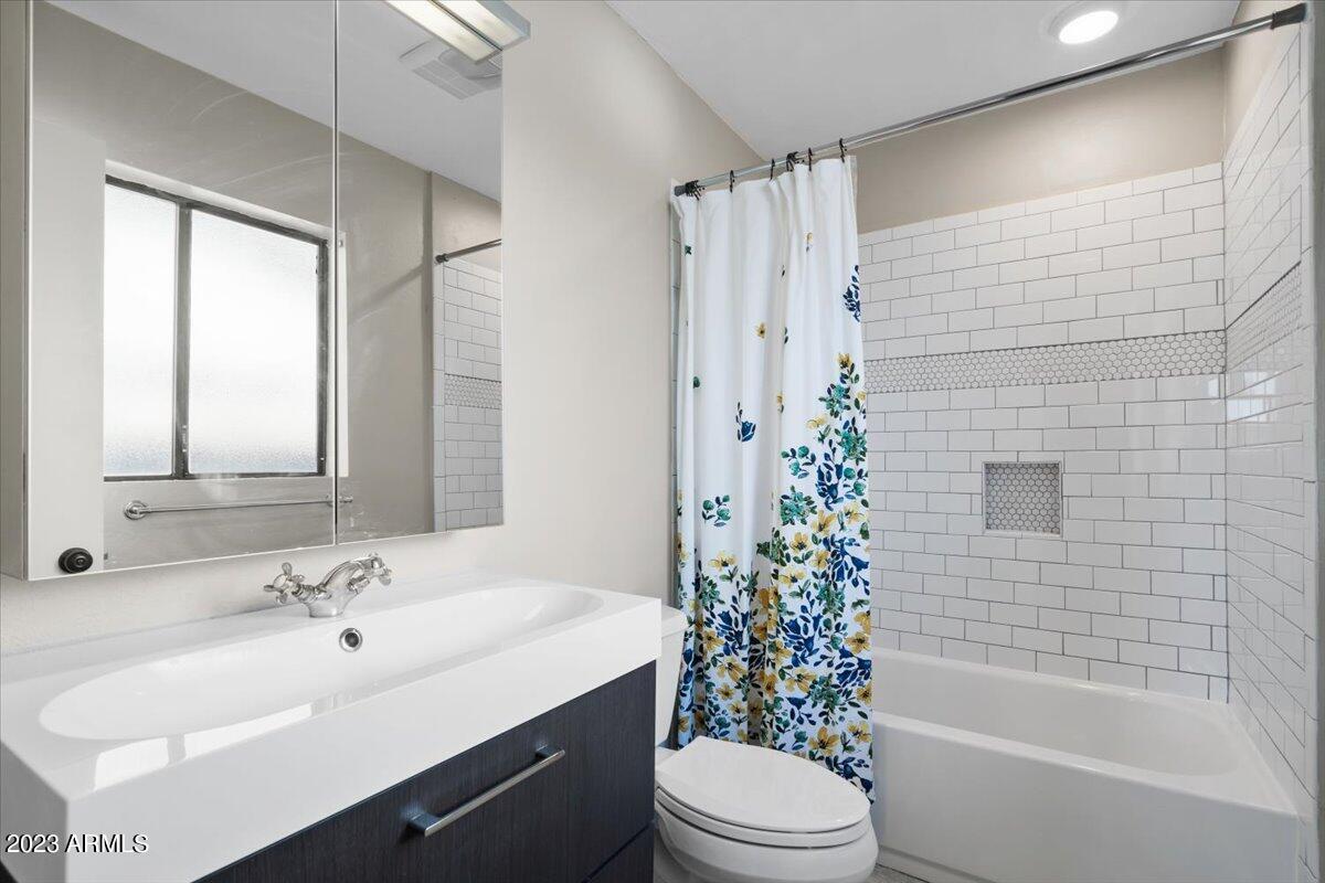 8540 E VERNON Avenue