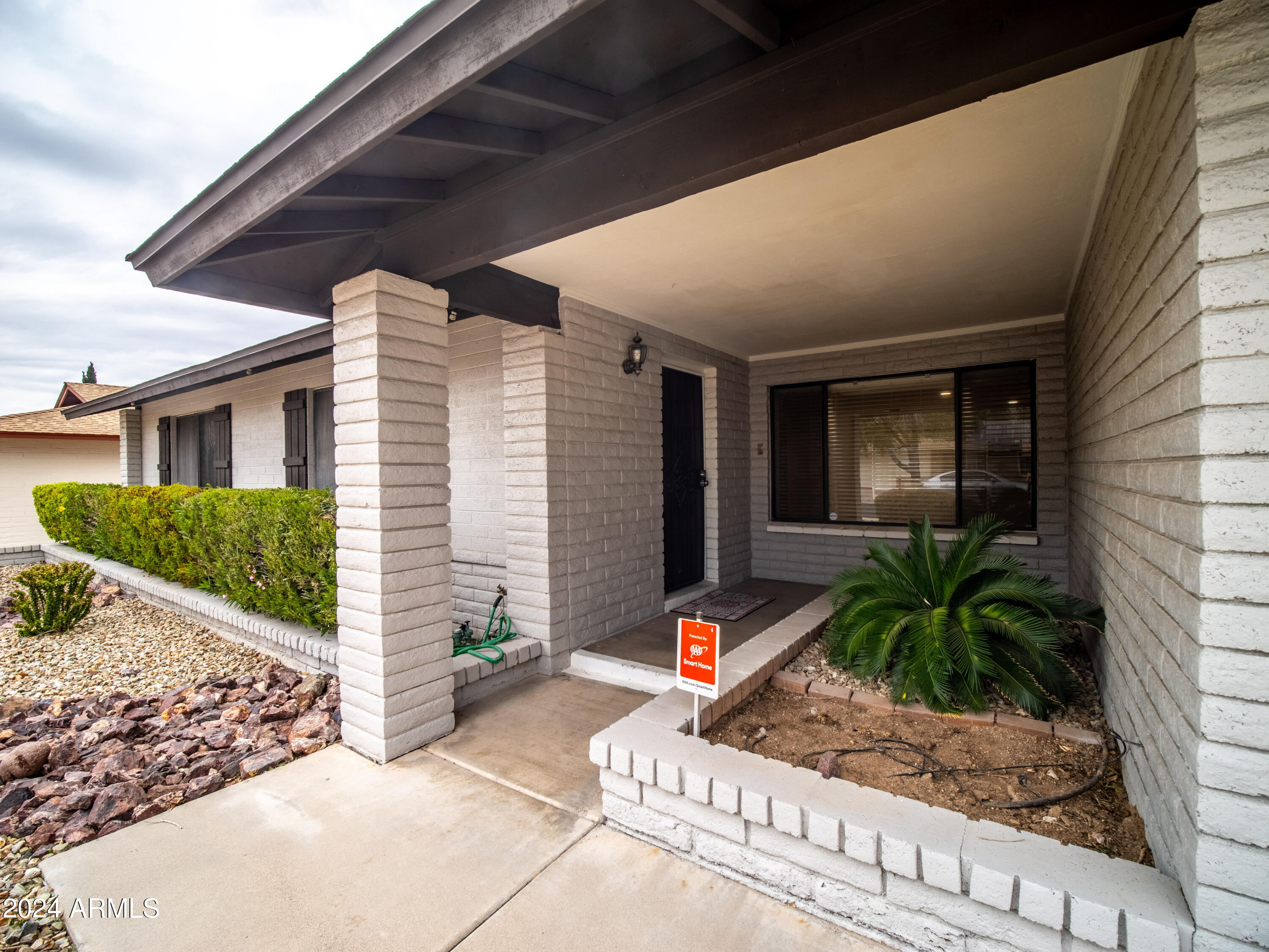 1034 E TOPEKA Drive