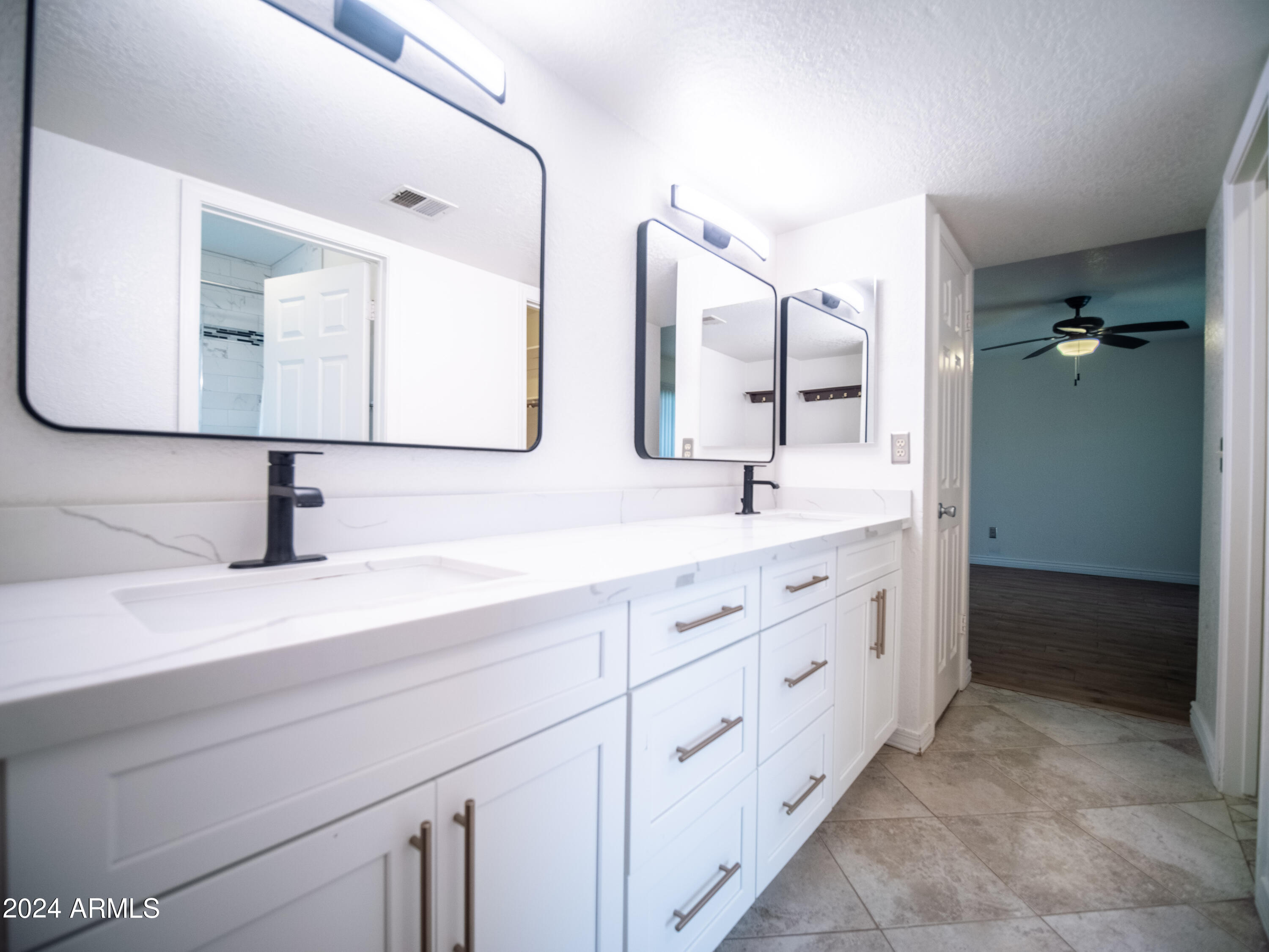 1034 E TOPEKA Drive