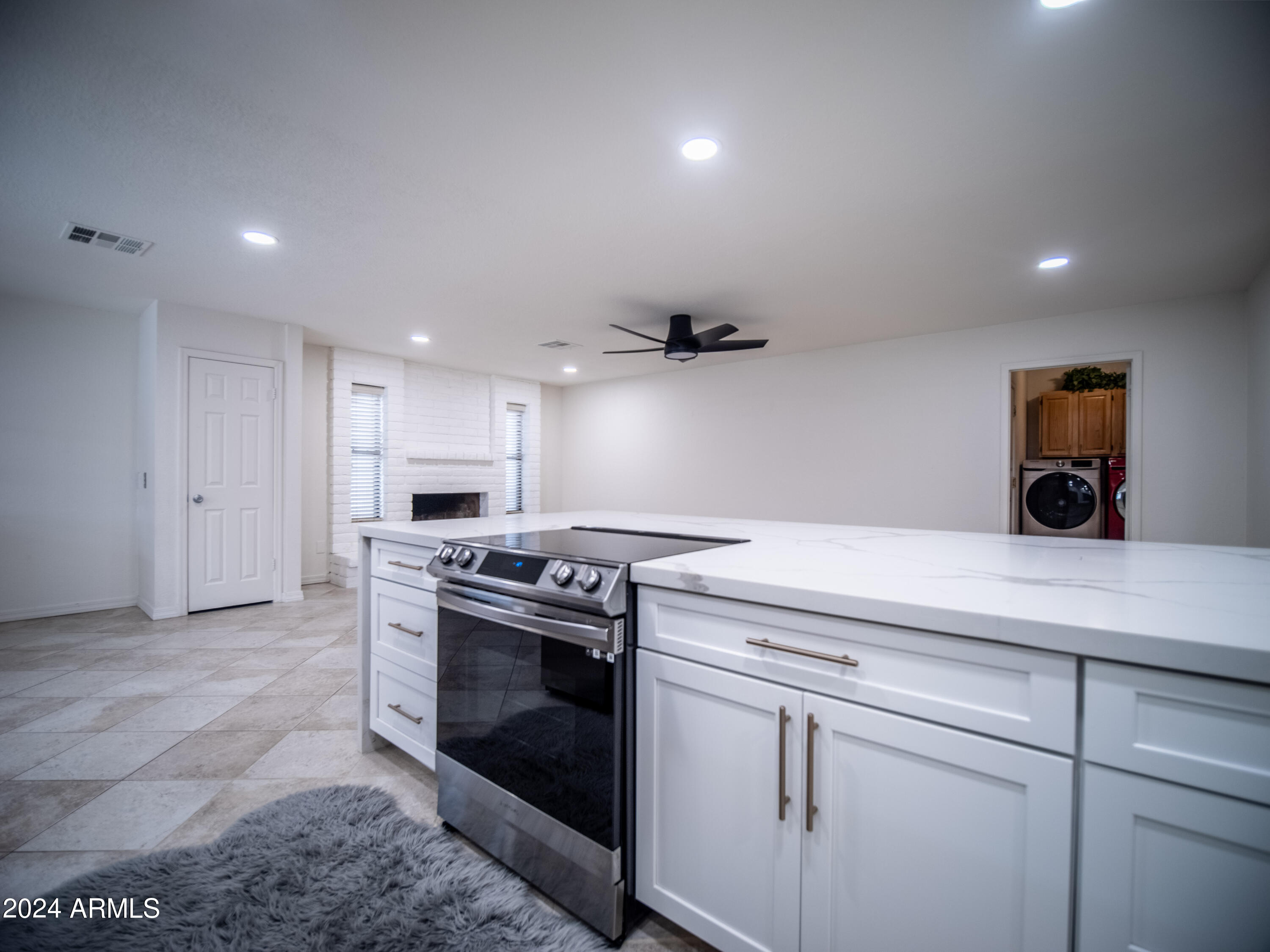 1034 E TOPEKA Drive