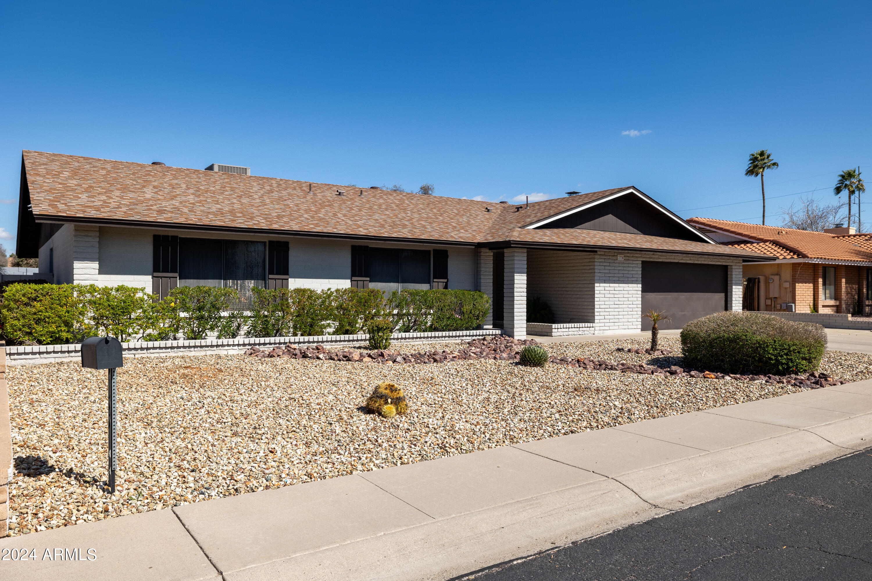 1034 E TOPEKA Drive
