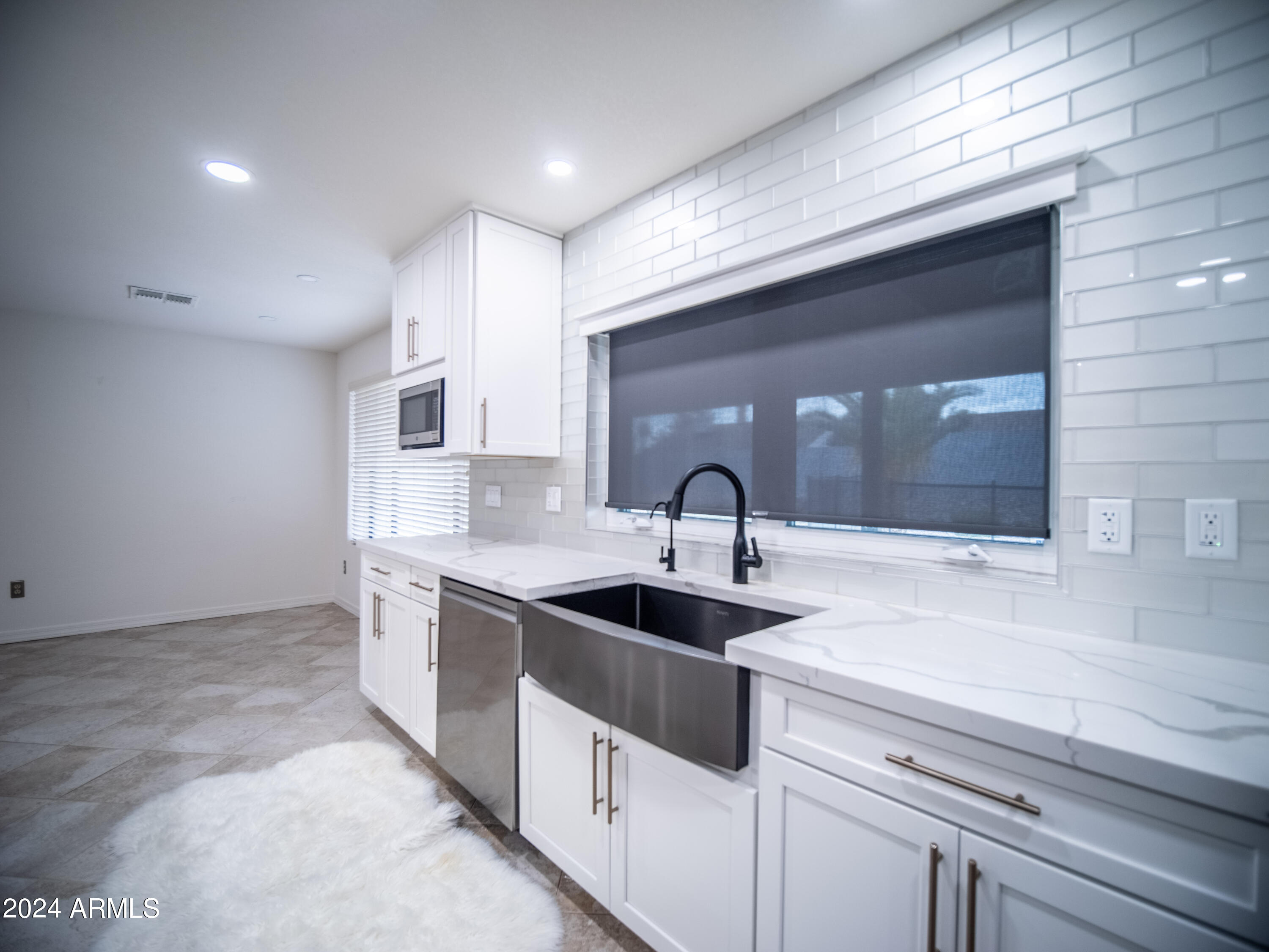1034 E TOPEKA Drive