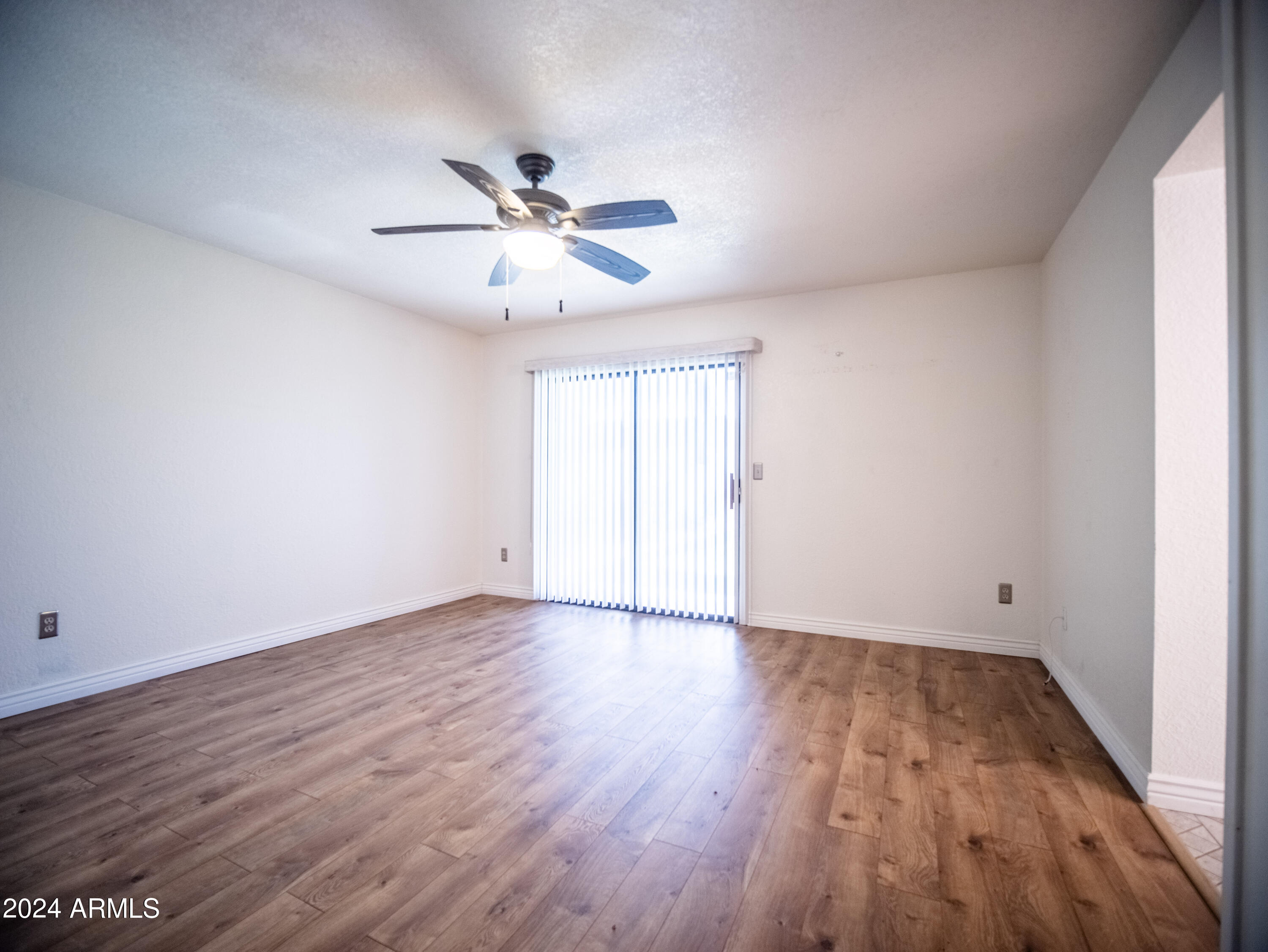 1034 E TOPEKA Drive