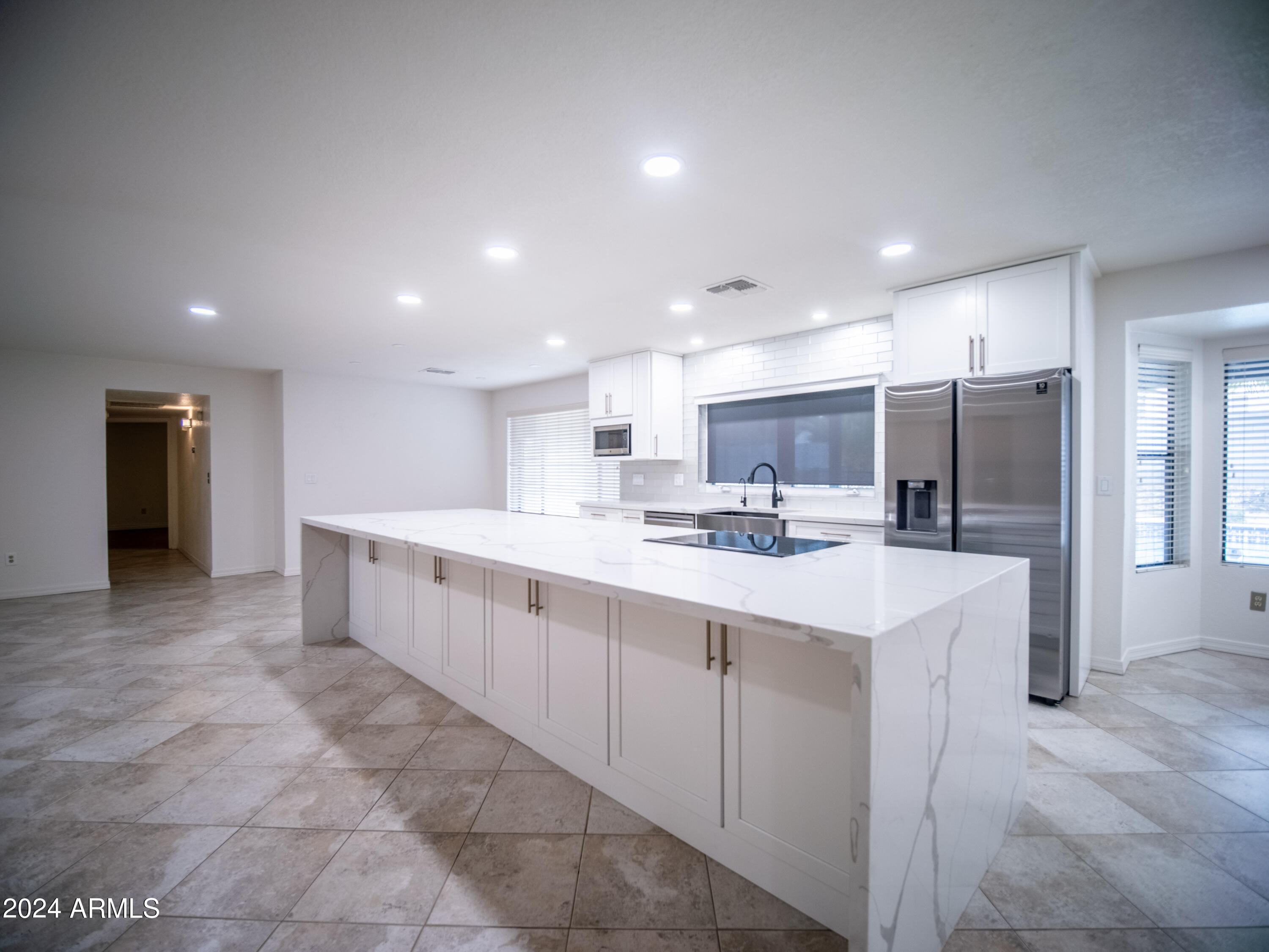 1034 E TOPEKA Drive