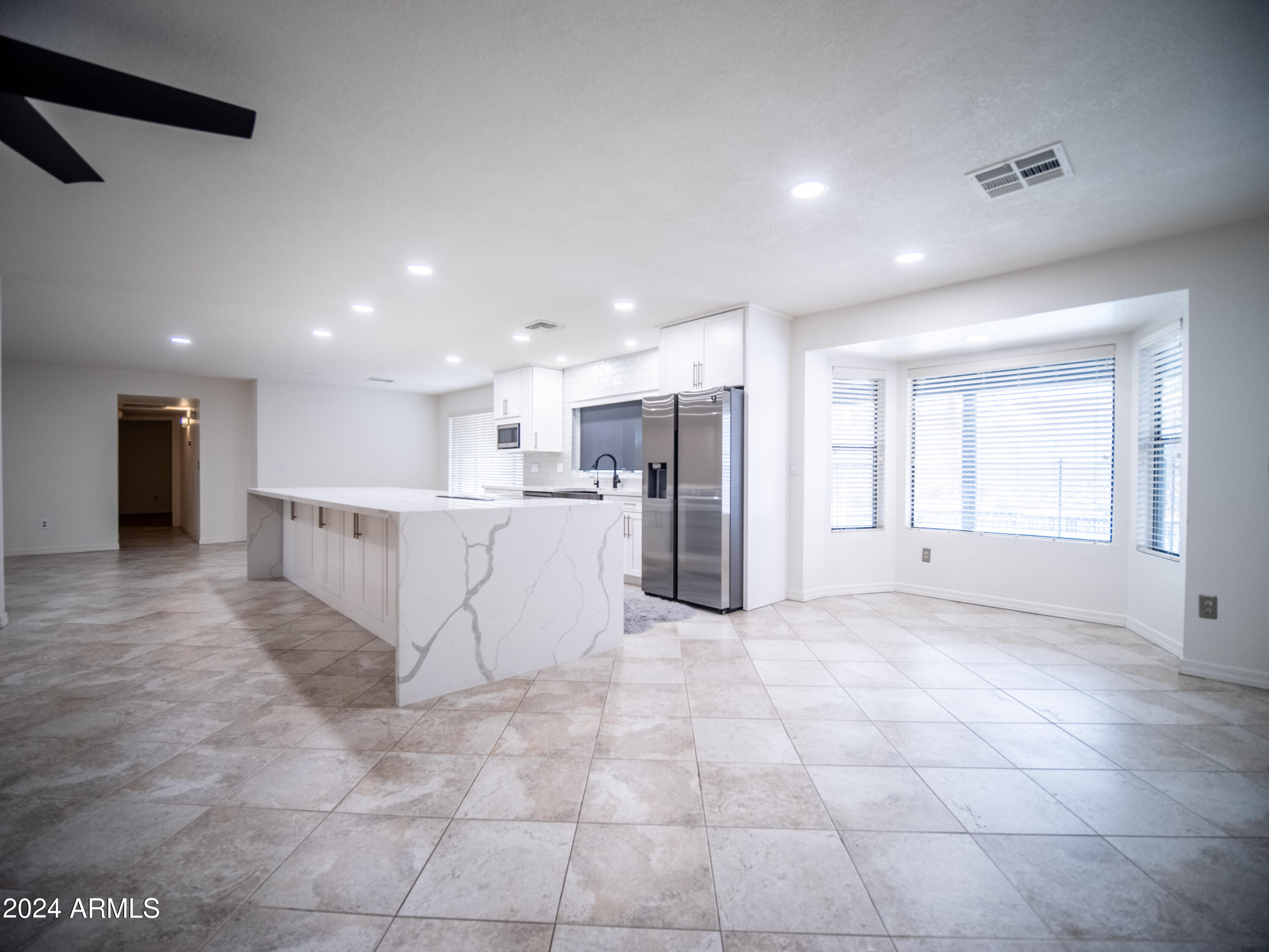 1034 E TOPEKA Drive