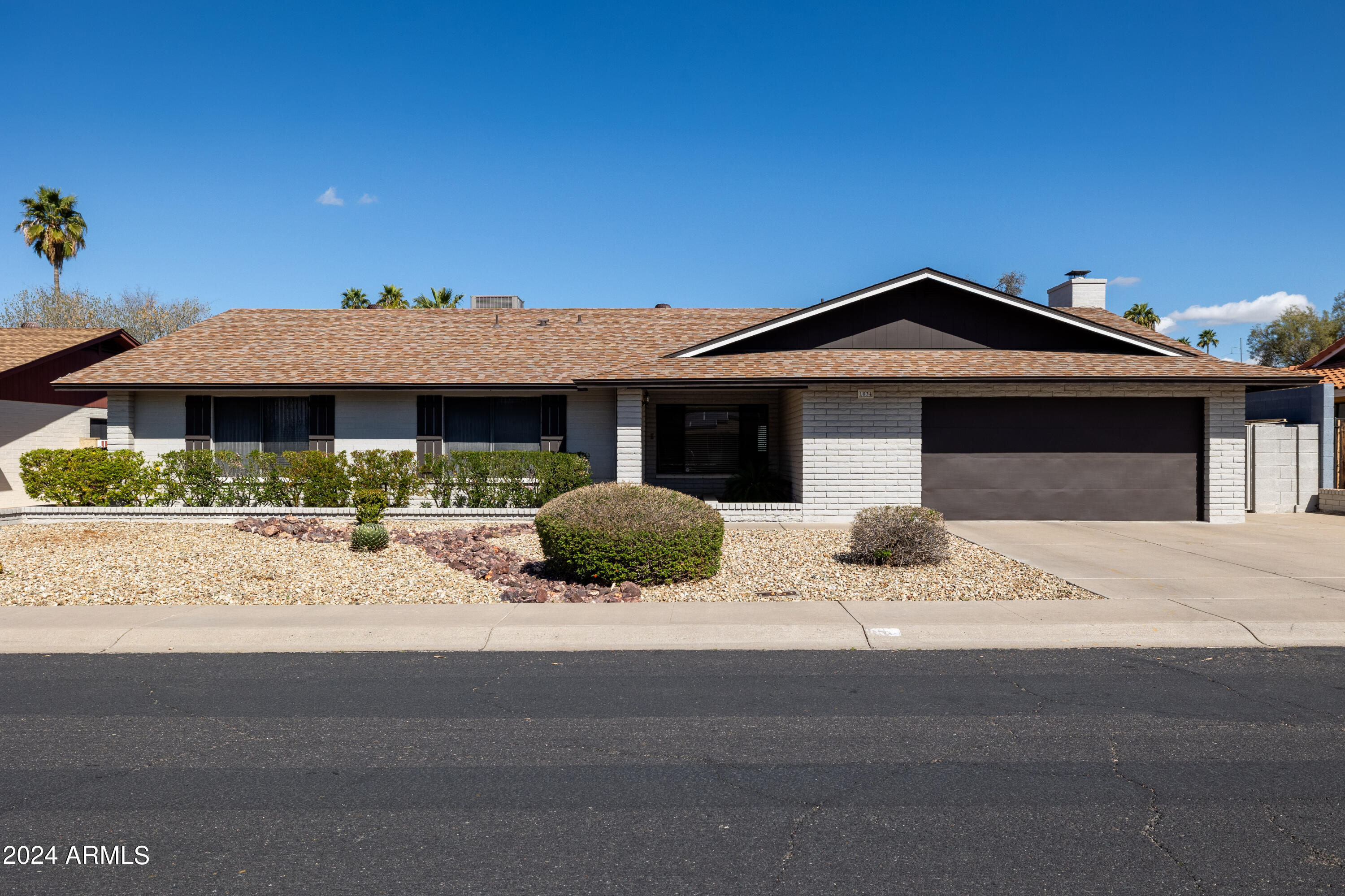 1034 E TOPEKA Drive