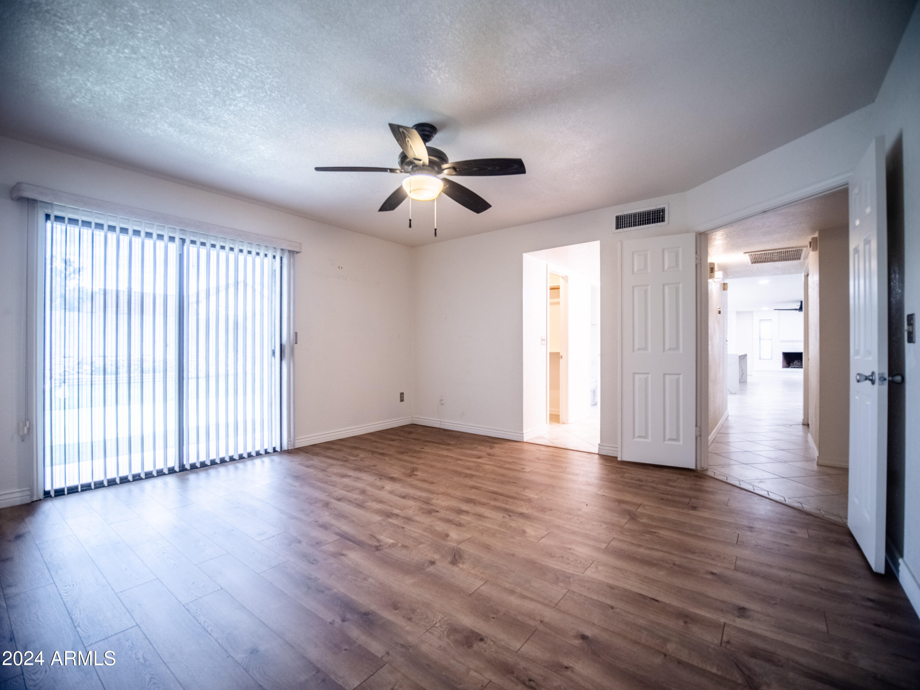 1034 E TOPEKA Drive