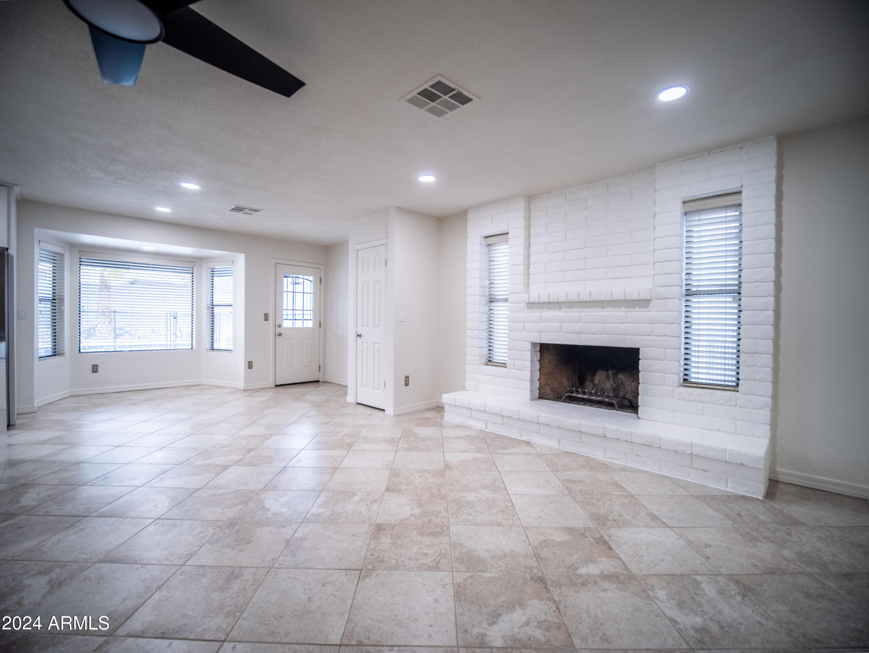 1034 E TOPEKA Drive