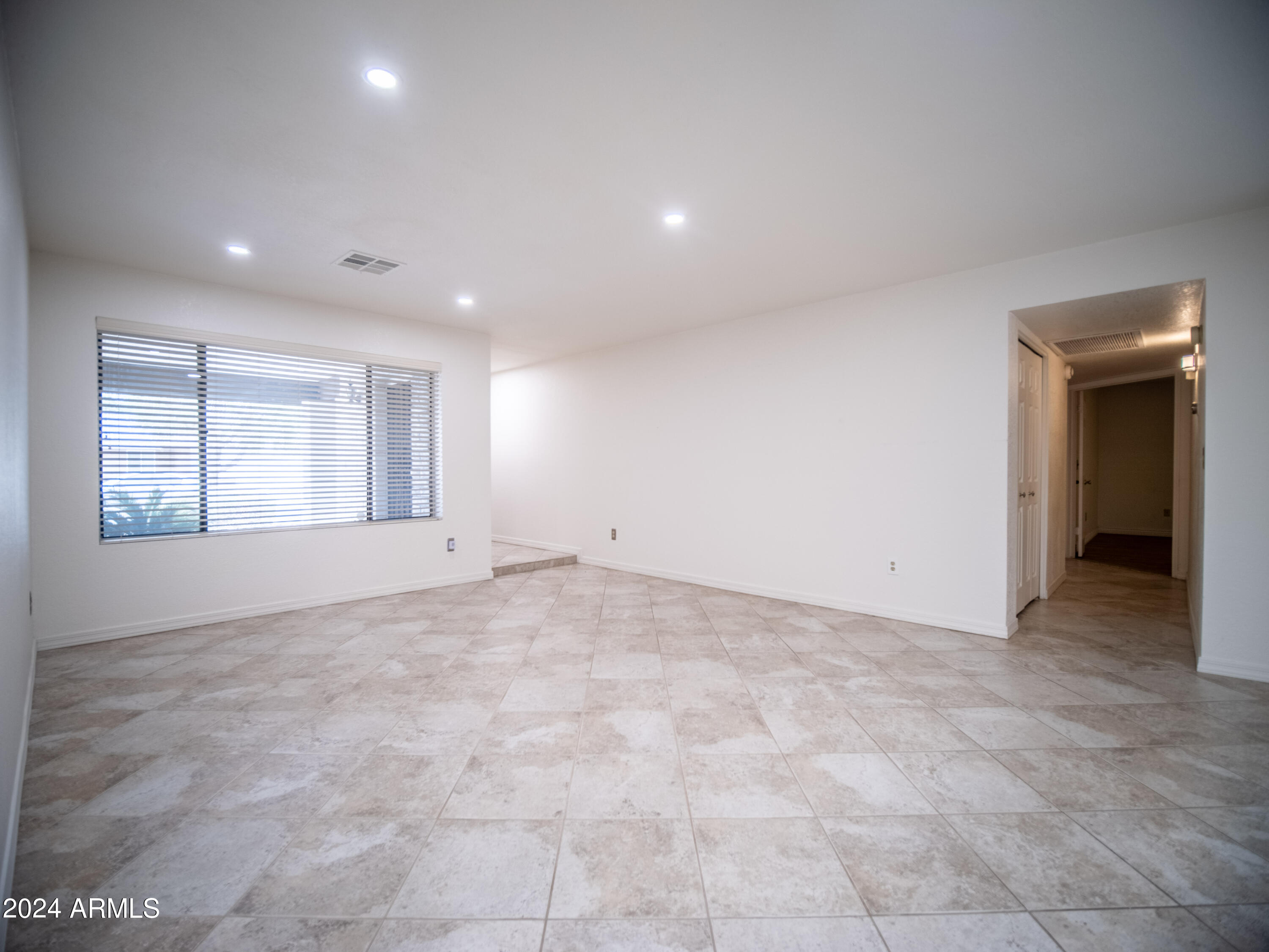 1034 E TOPEKA Drive