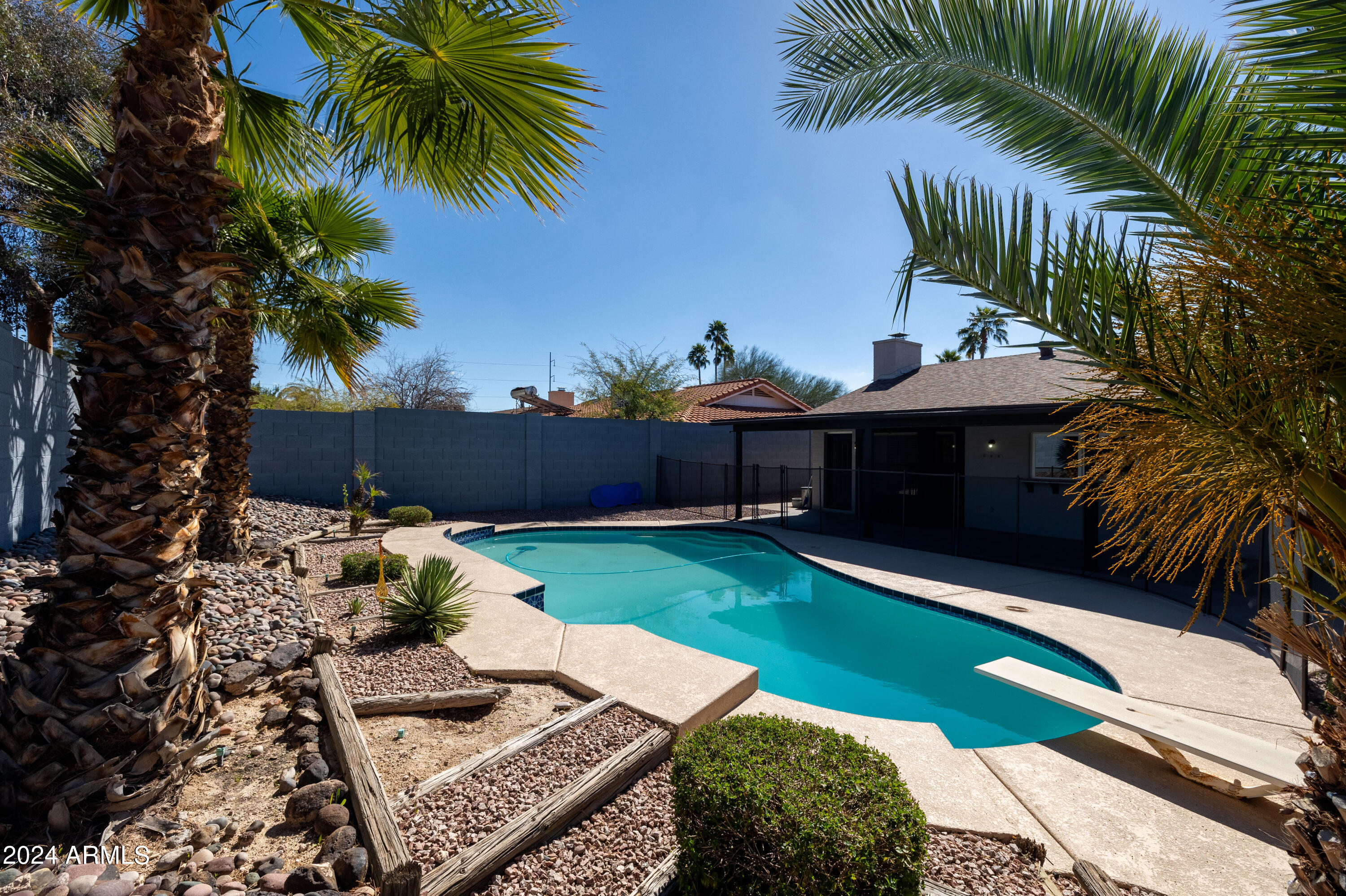 1034 E TOPEKA Drive