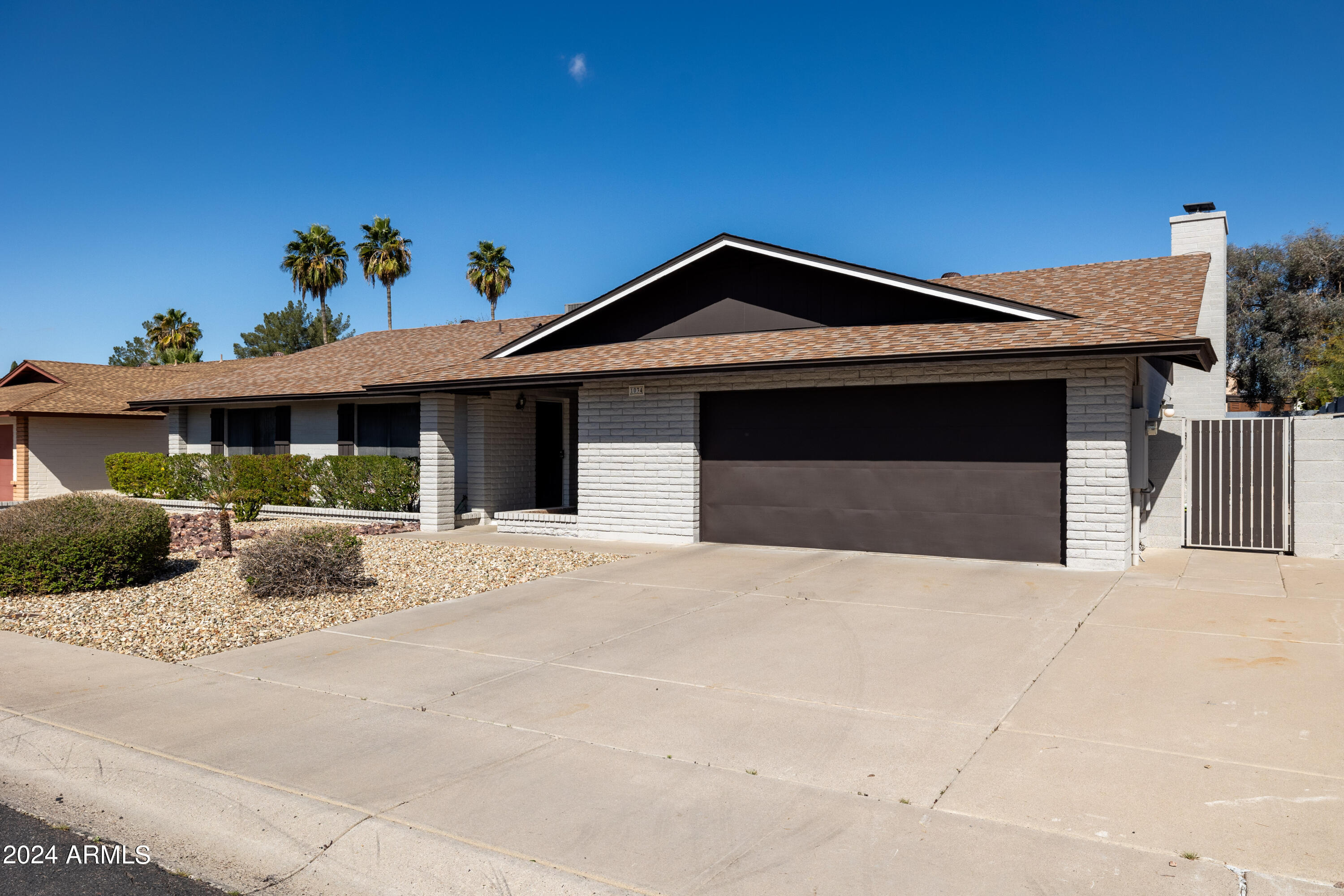 1034 E TOPEKA Drive