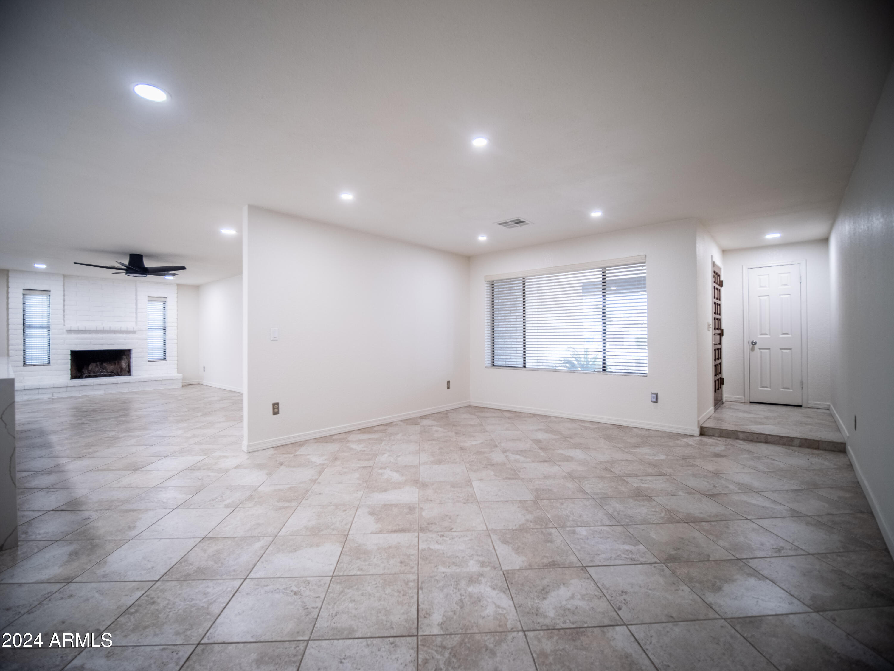 1034 E TOPEKA Drive