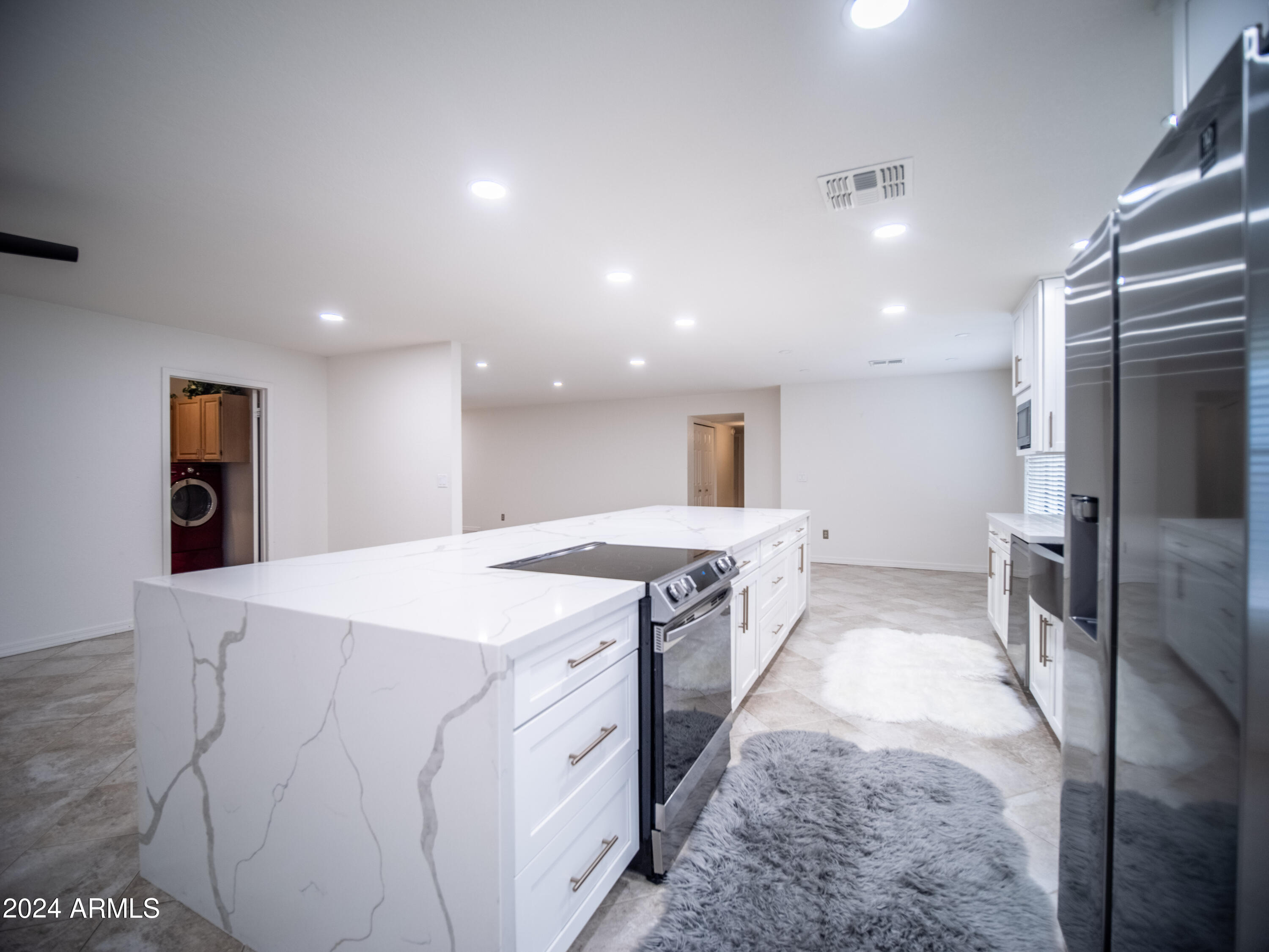 1034 E TOPEKA Drive