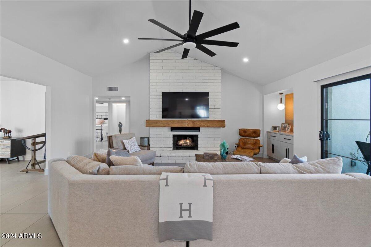 4625 E MOUNTAIN VIEW Road