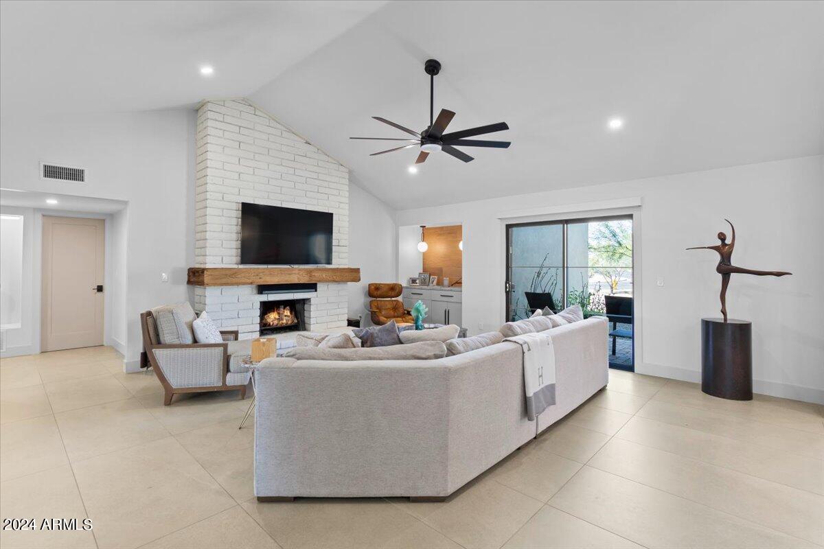 4625 E MOUNTAIN VIEW Road