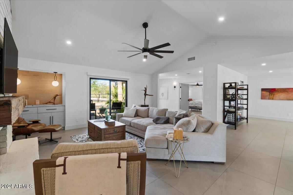 4625 E MOUNTAIN VIEW Road