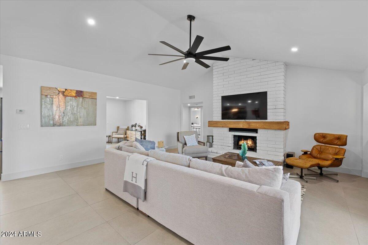 4625 E MOUNTAIN VIEW Road