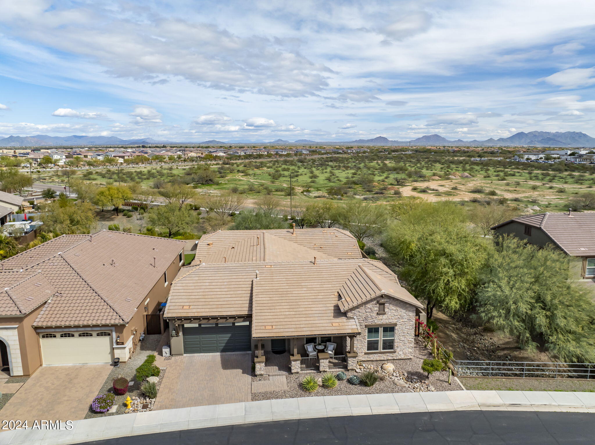 3132 E HALF HITCH Place