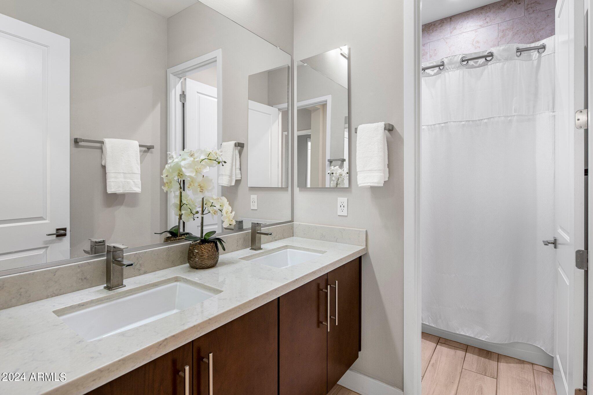 3132 E HALF HITCH Place