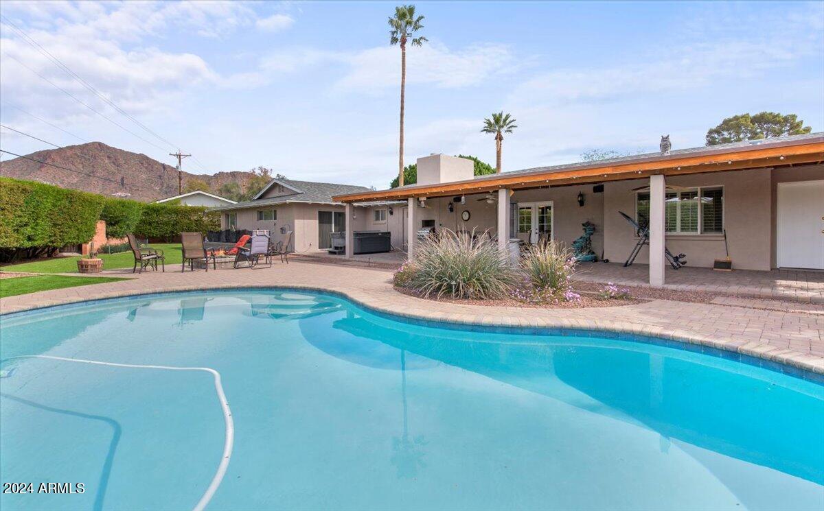 3808 N 54TH Place