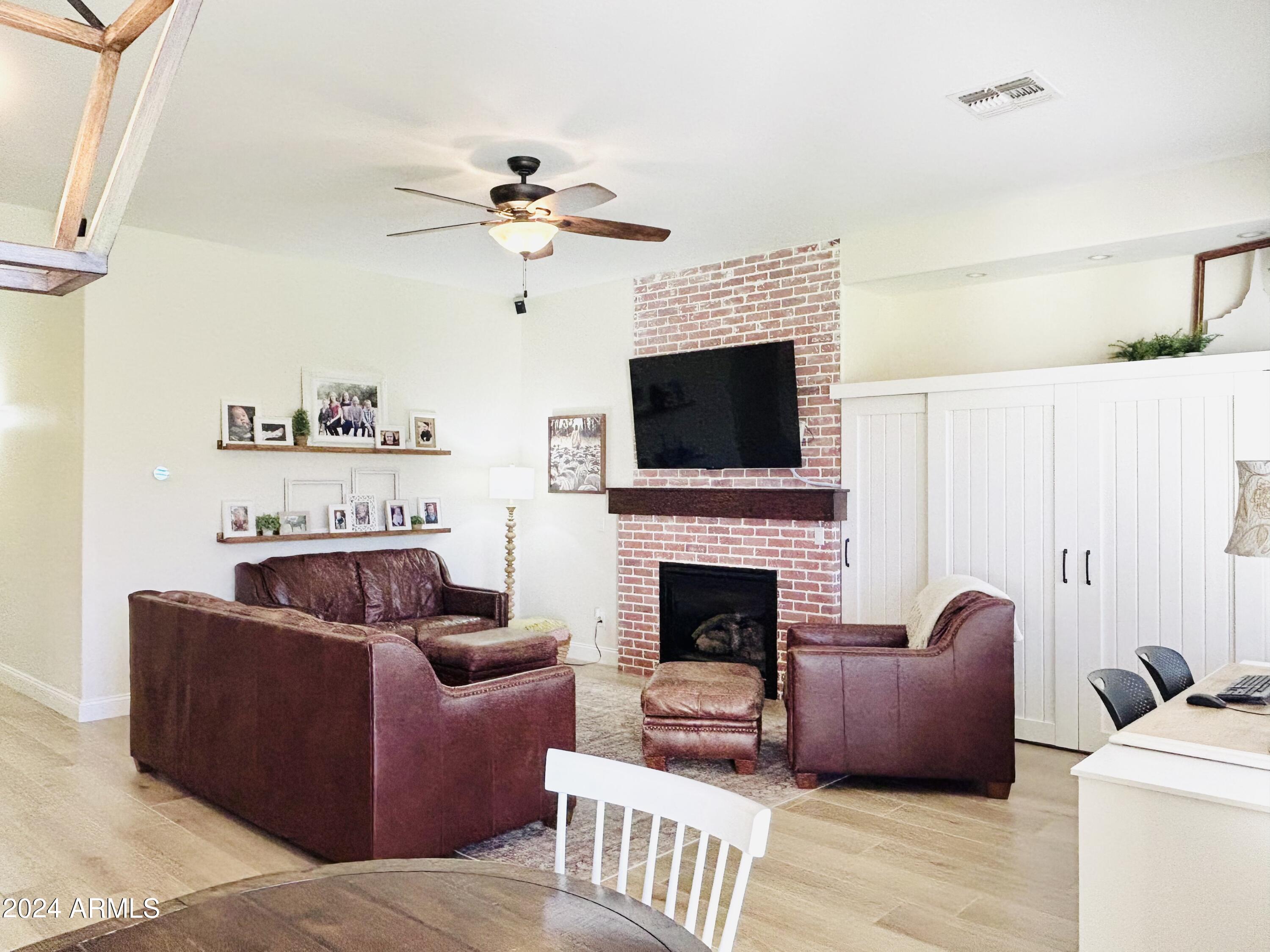 21125 E TWIN ACRES Drive