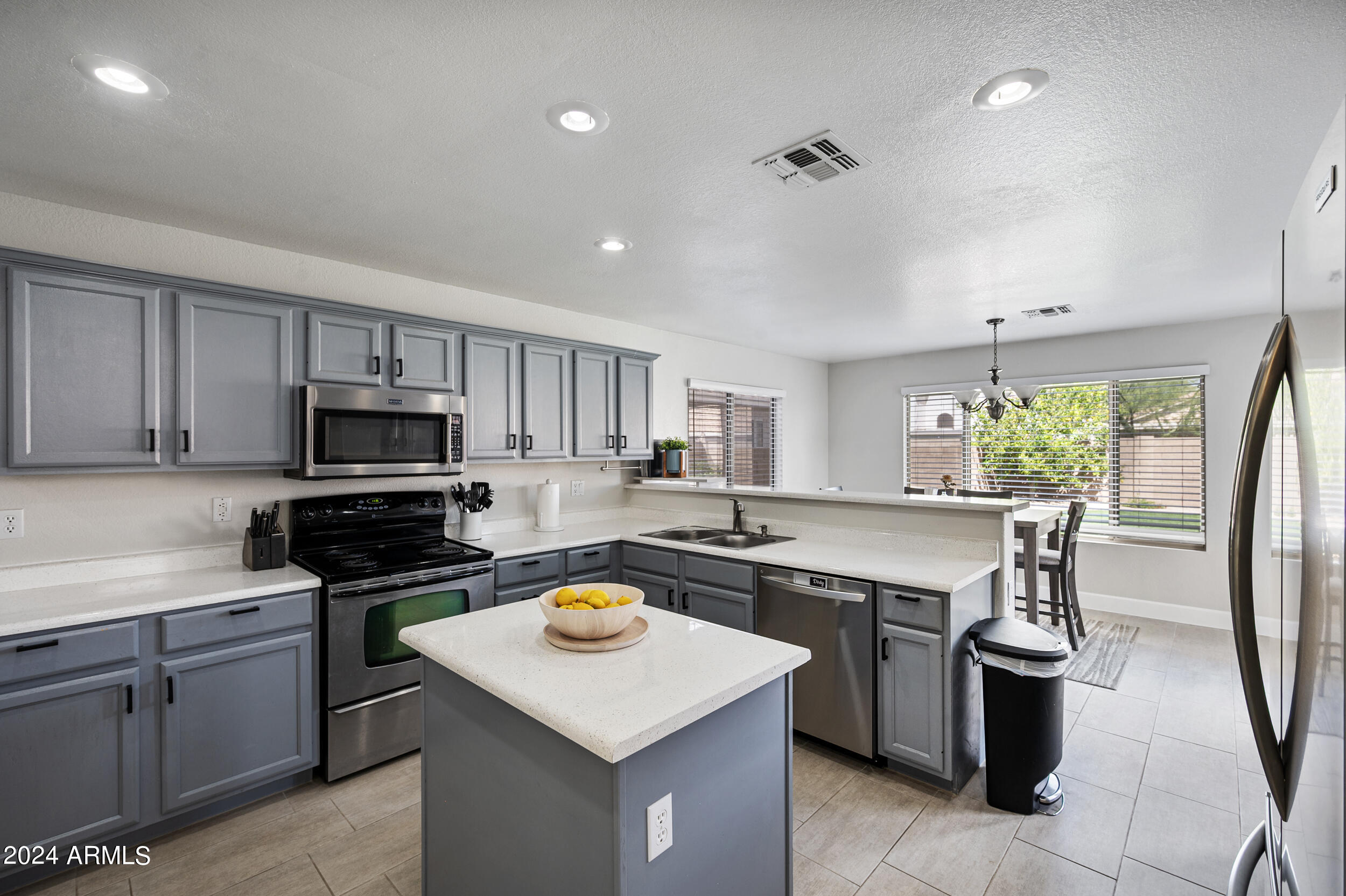 1118 W SWAN Drive