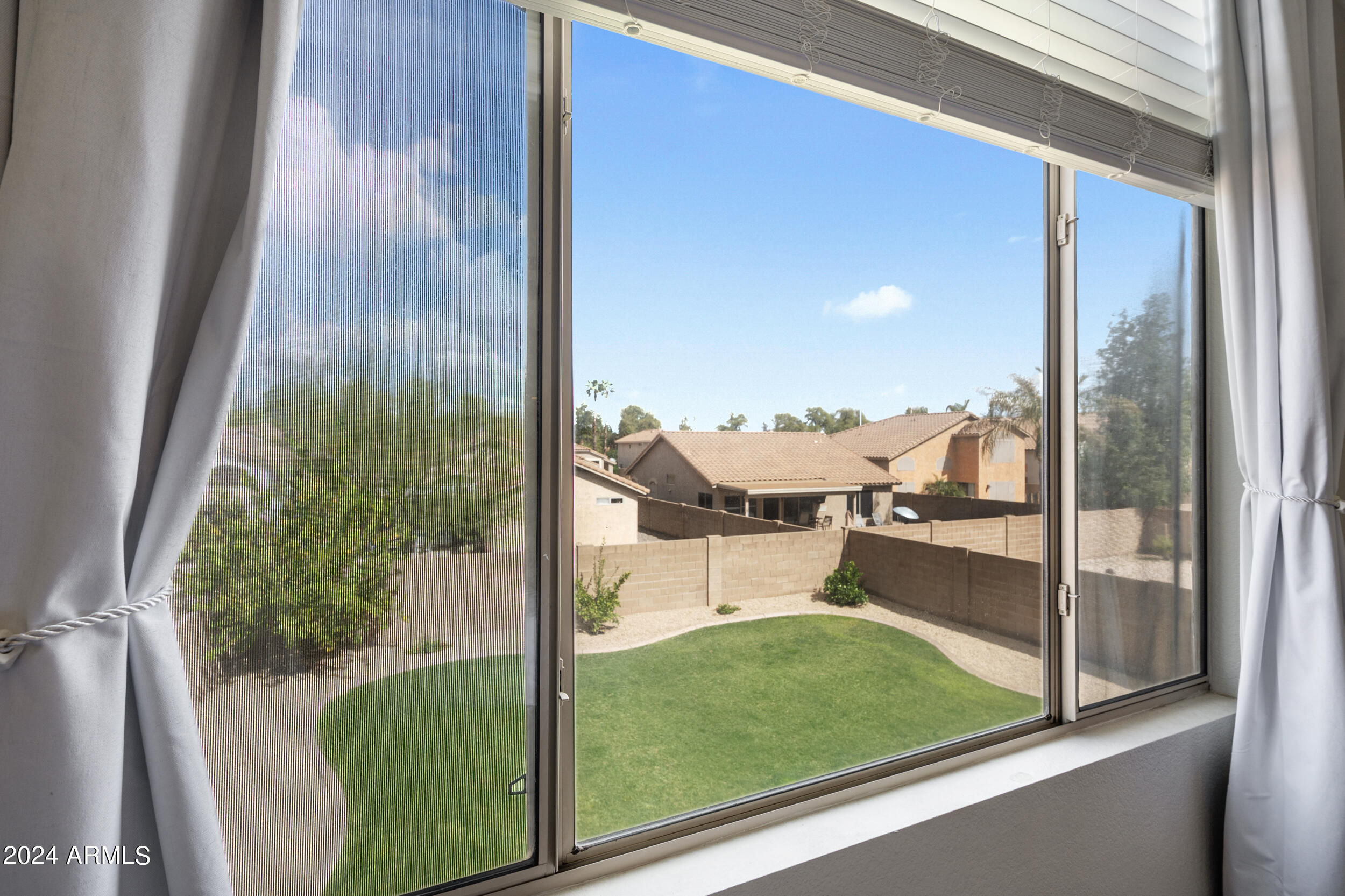 1118 W SWAN Drive