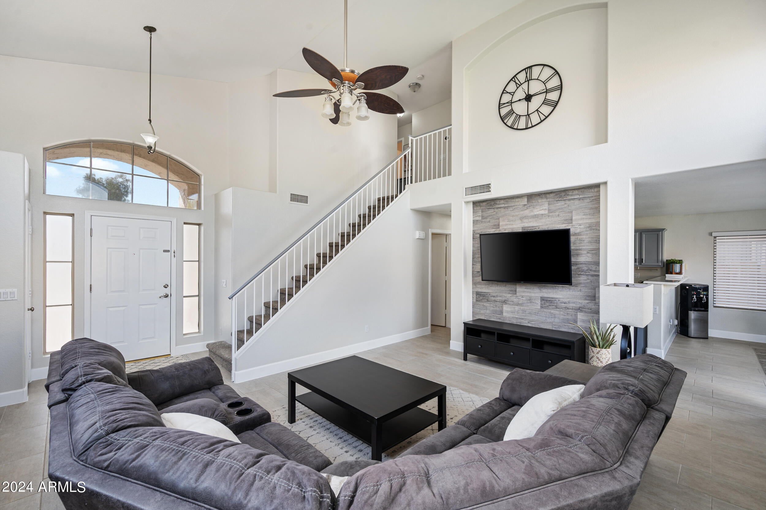 1118 W SWAN Drive