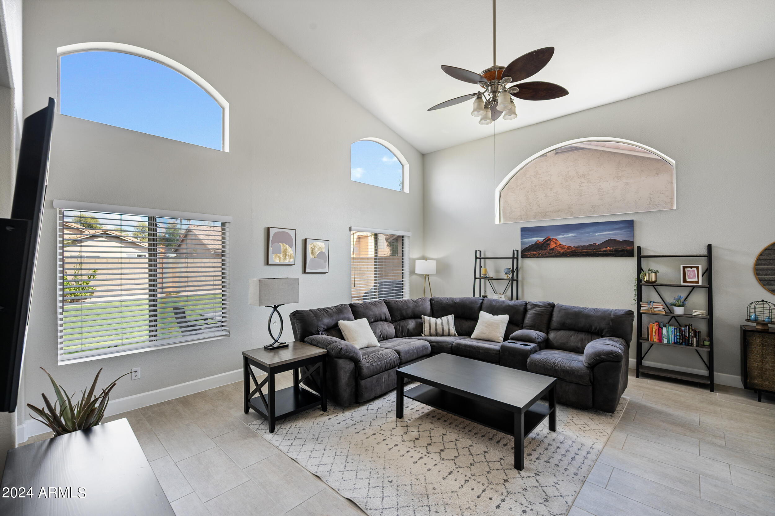 1118 W SWAN Drive