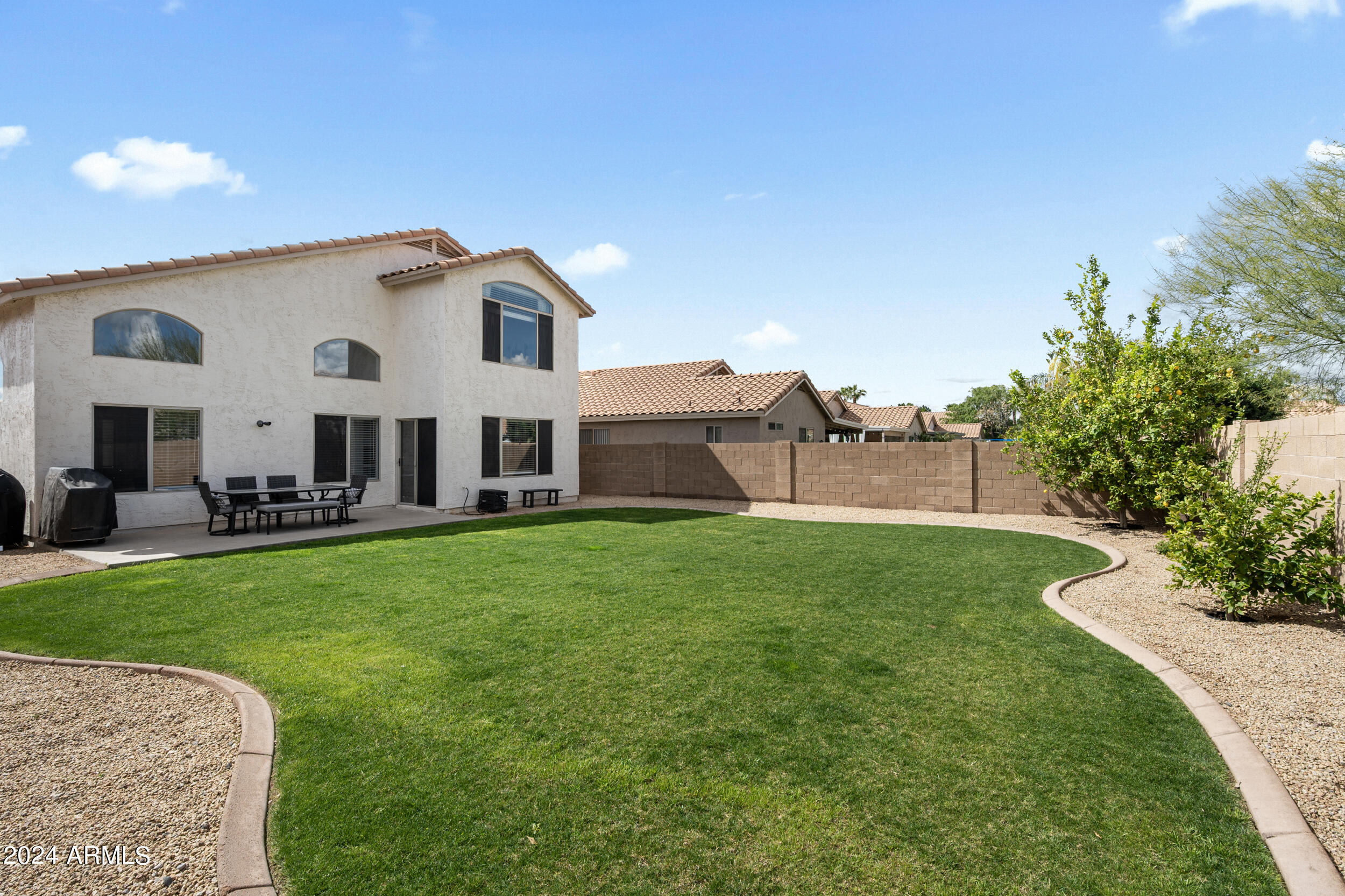 1118 W SWAN Drive