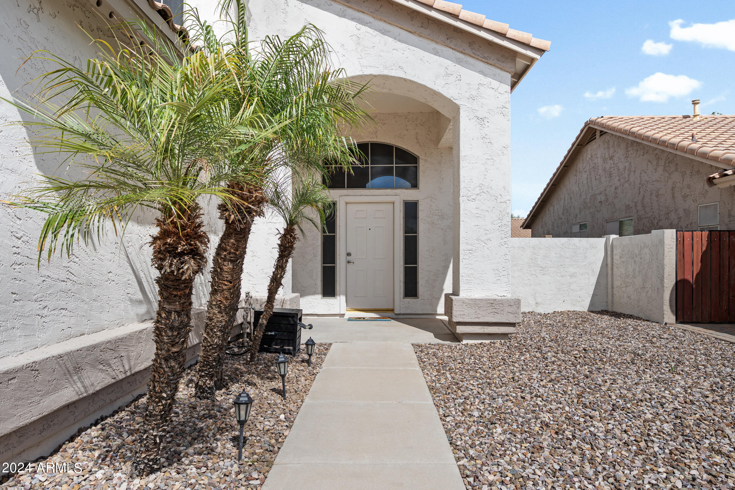 1118 W SWAN Drive