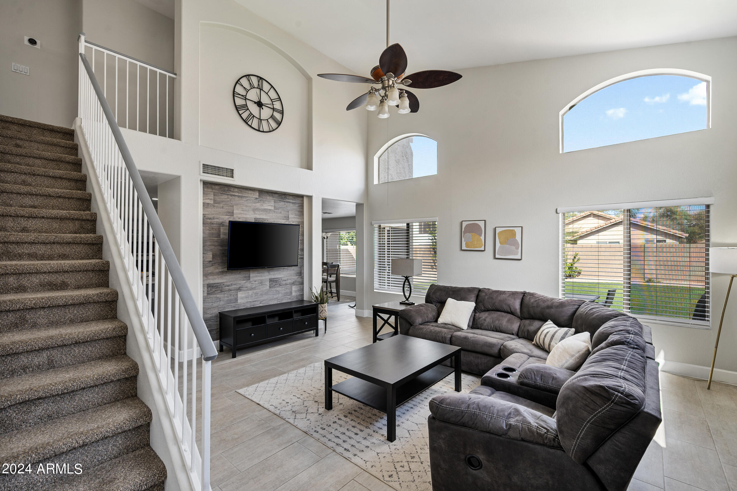 1118 W SWAN Drive