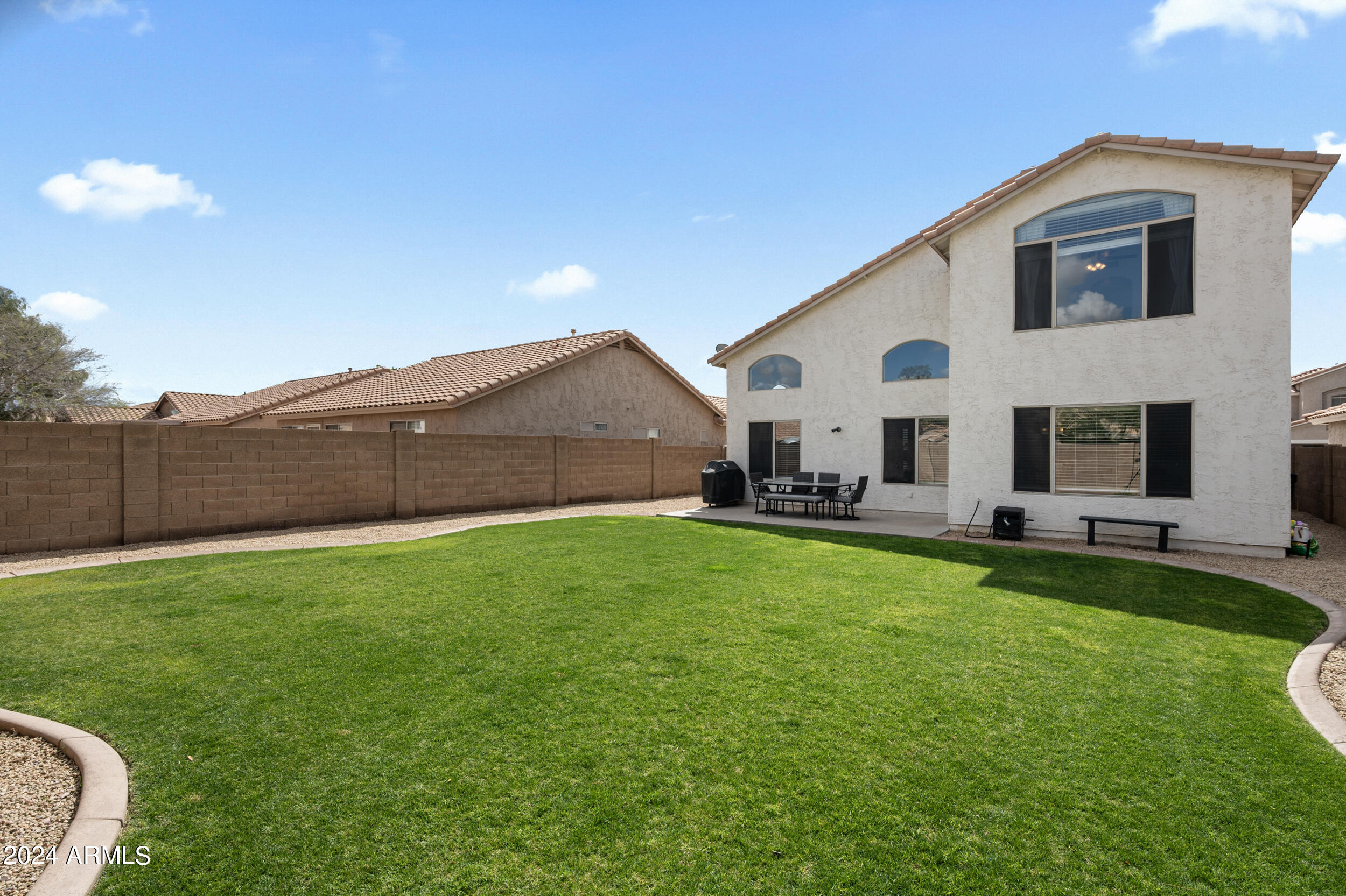1118 W SWAN Drive