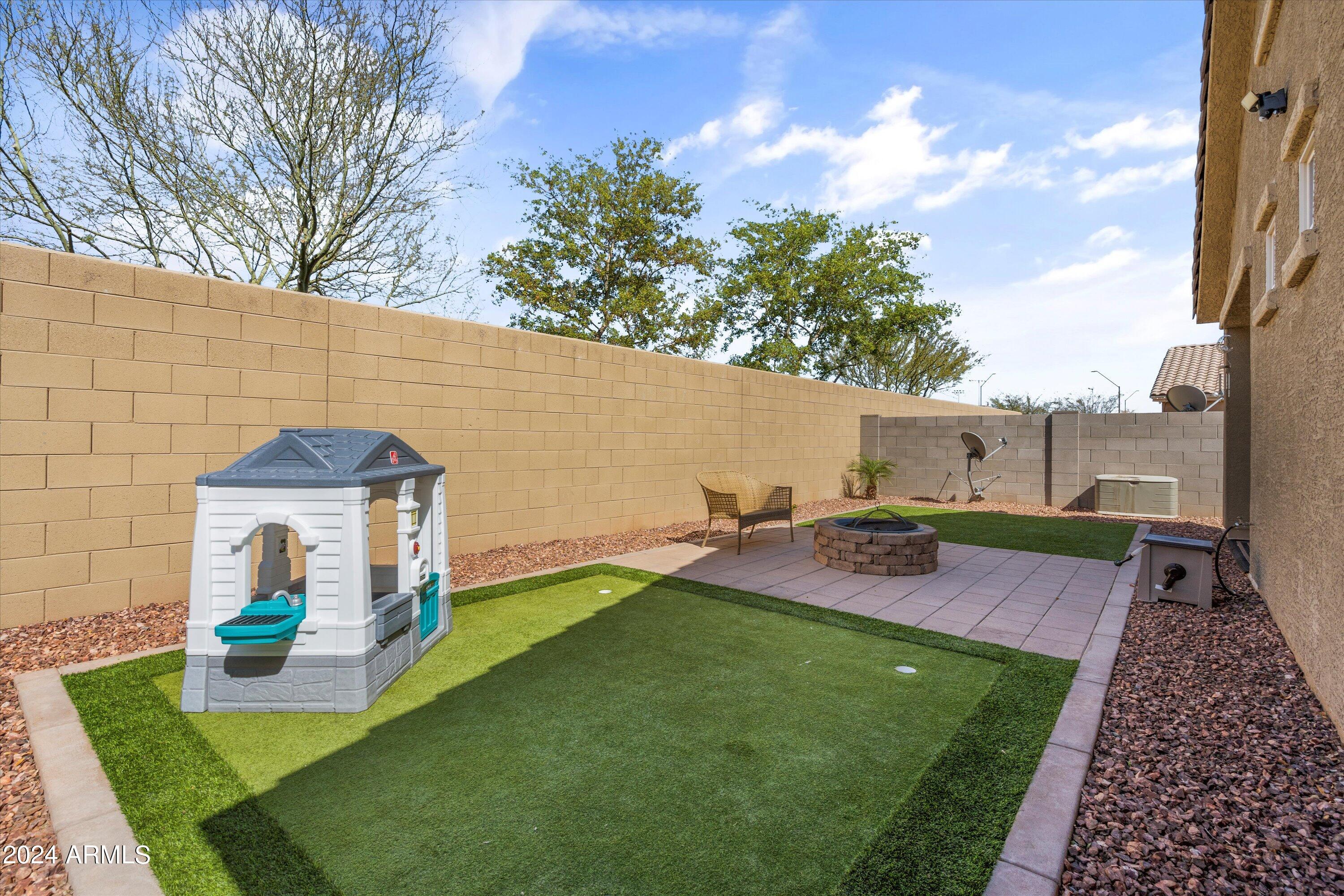 8894 W CAMERON Drive