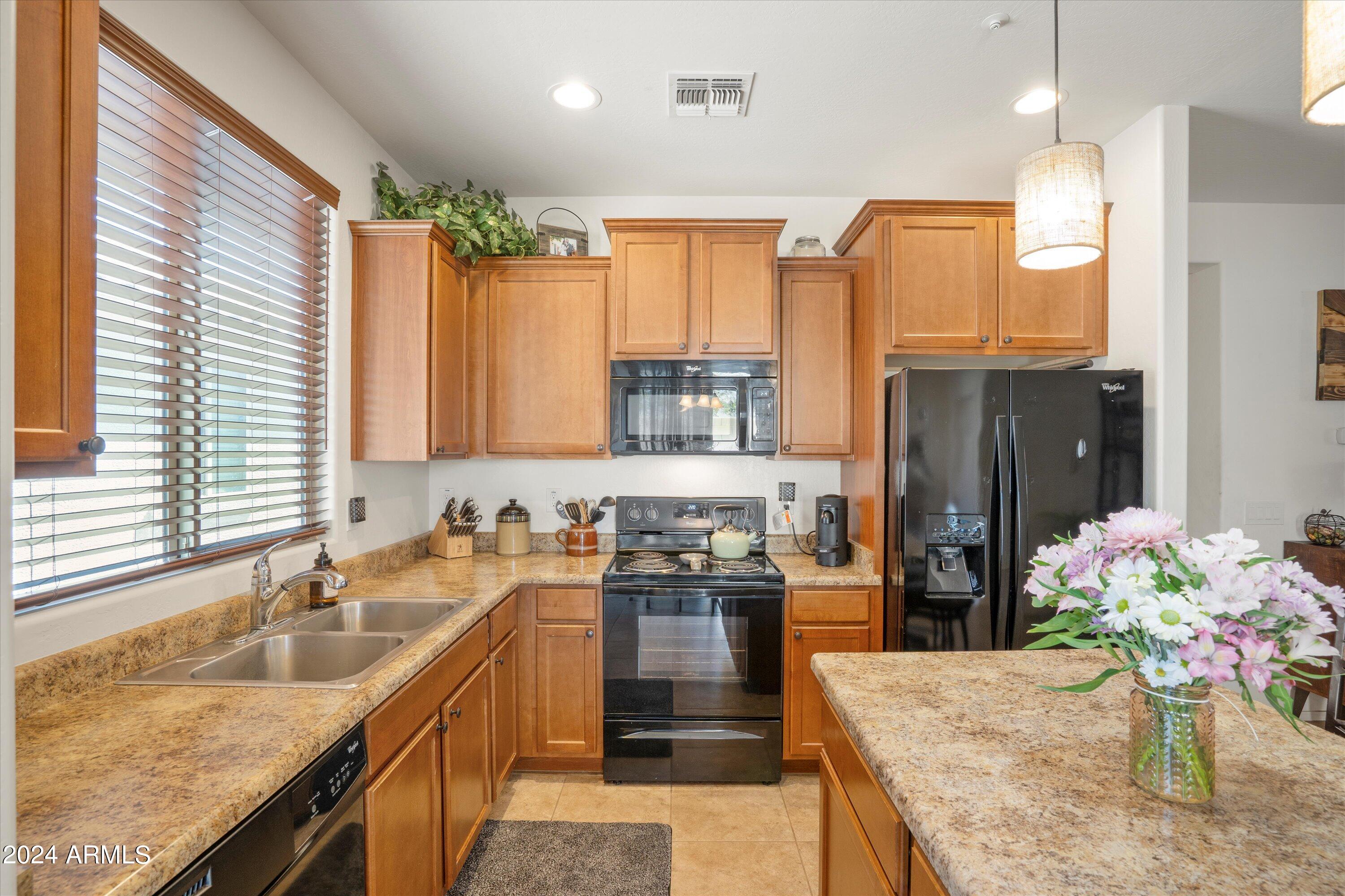 8894 W CAMERON Drive