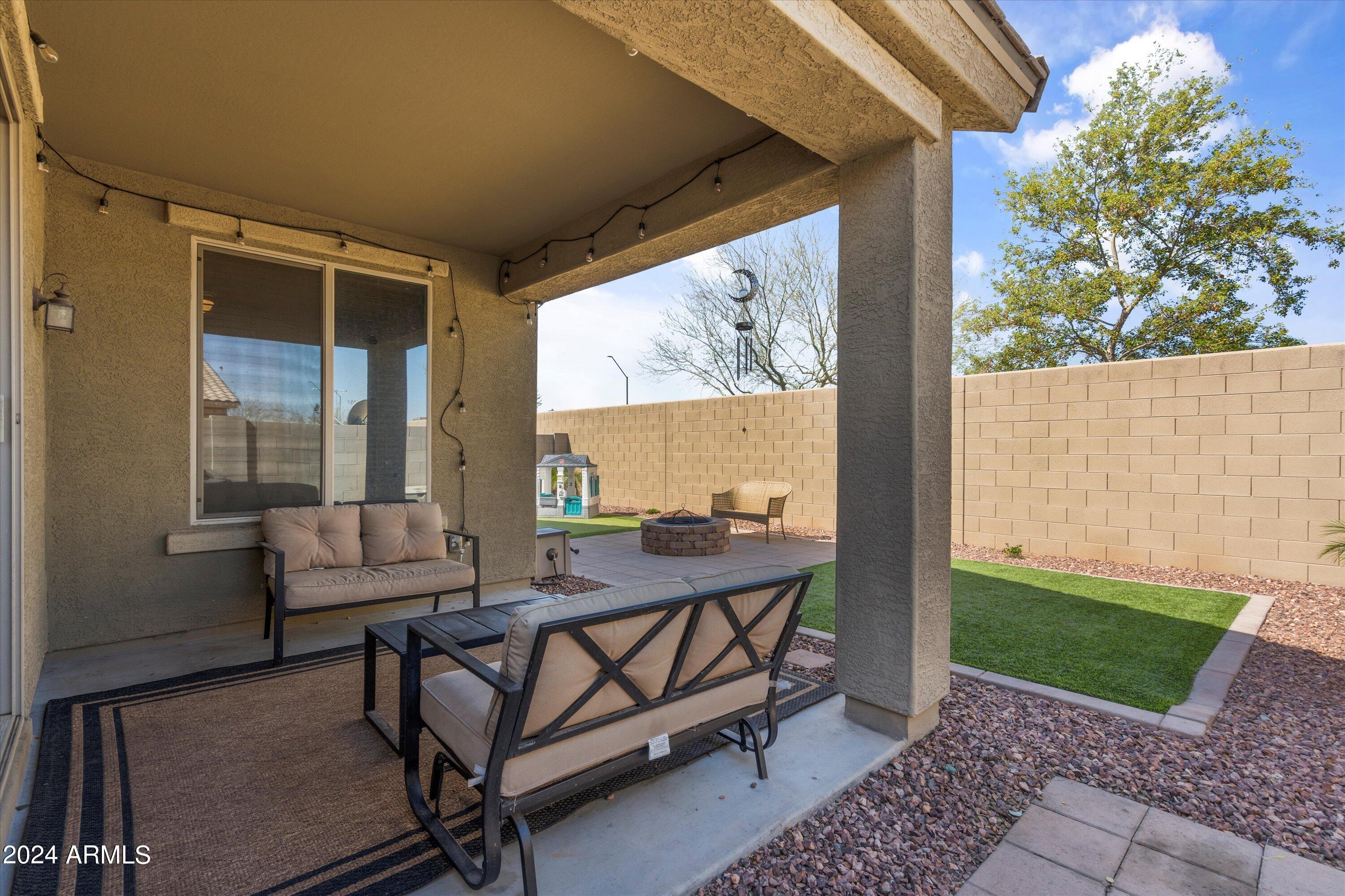 8894 W CAMERON Drive