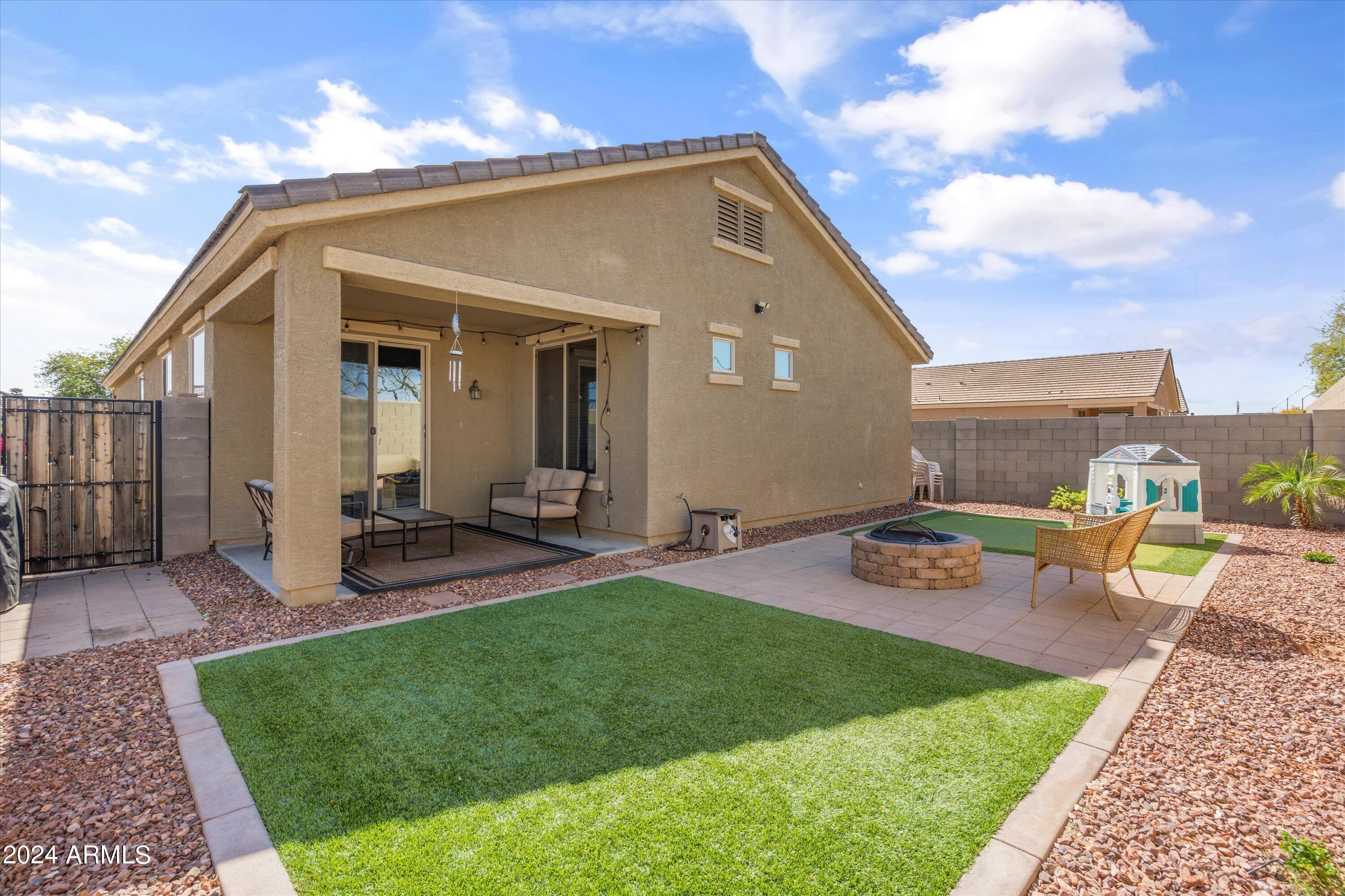 8894 W CAMERON Drive